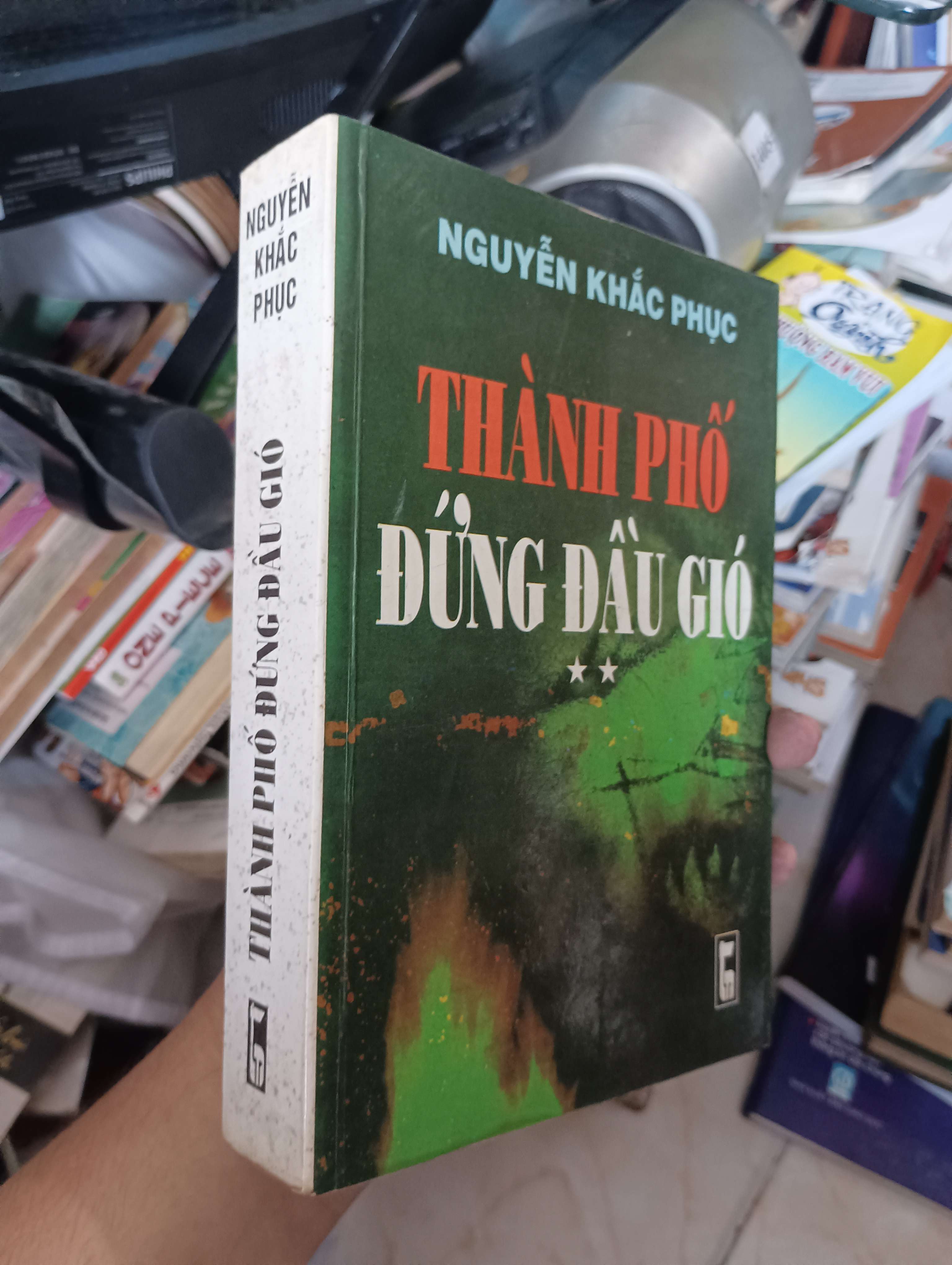 THÀNH PHỐ ĐỨNG ĐẦU GIÓ - NGUYỄN KHẮC PHỤC 1999 (Sách văn học) KSX