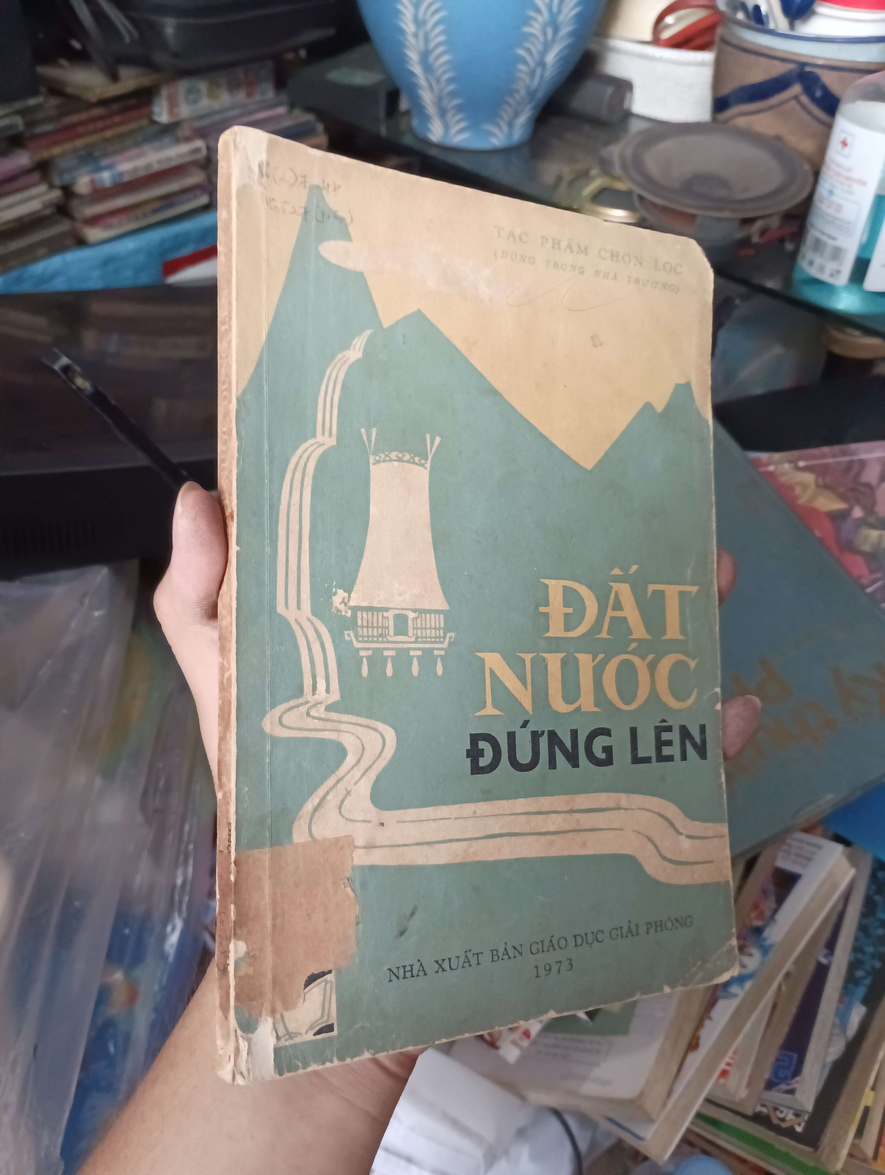 Đất Nước Đứng Lên 1973 (Sách văn học) KSX