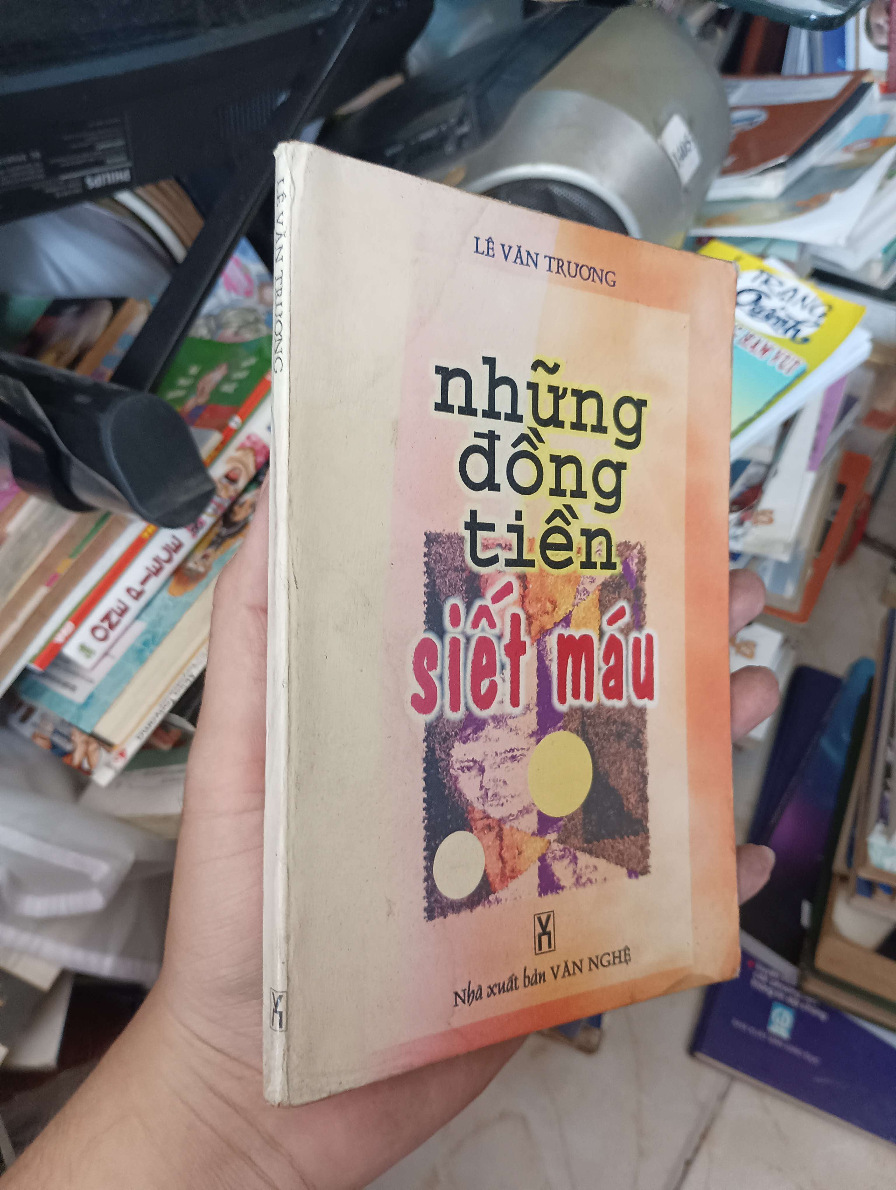 Những đồng tiền siết máu - Lê Văn Trương 1996 (Sách văn học) KSX