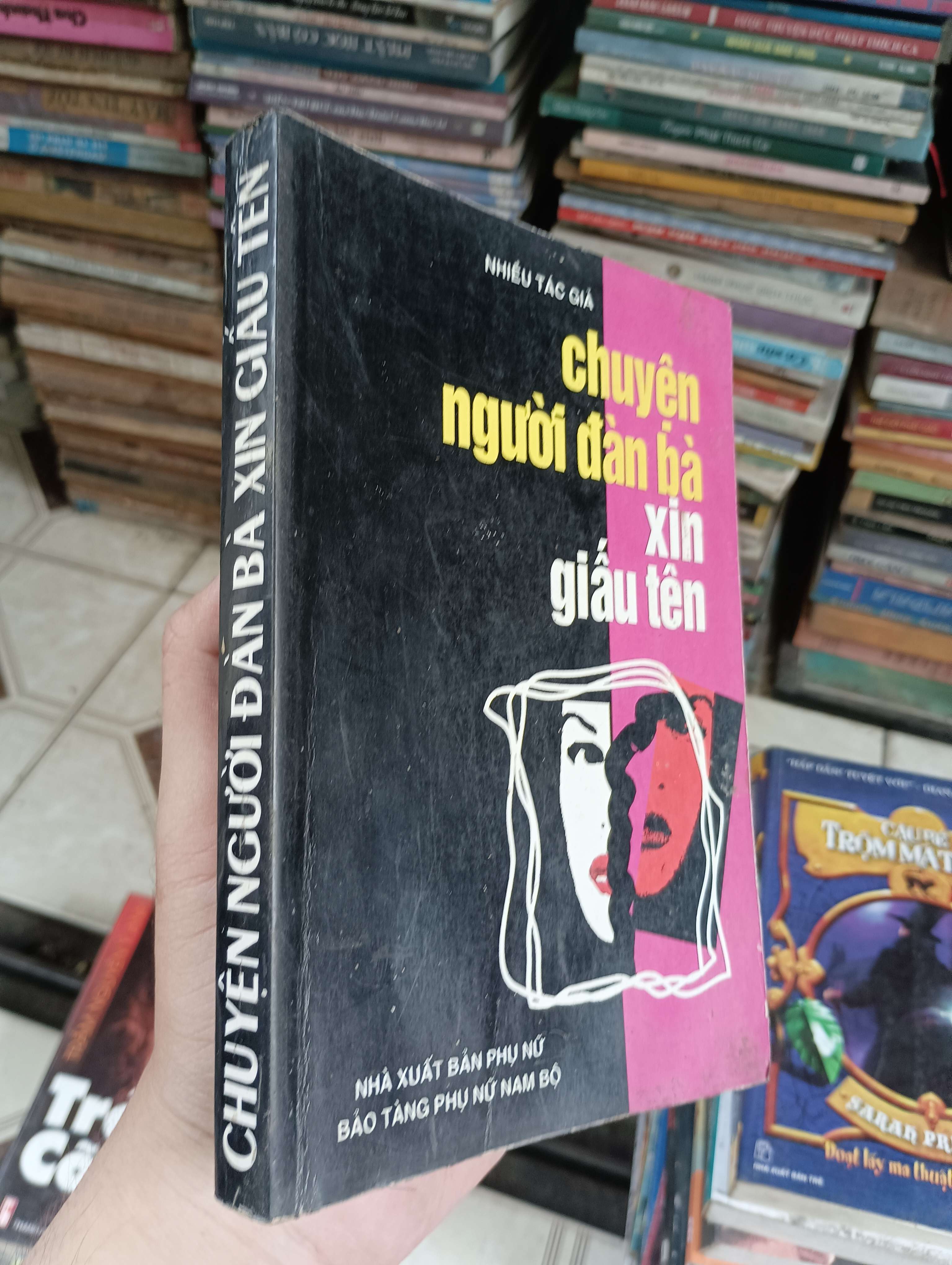 Chuyện Người Đàn Bà Xin Giấu Tên 1996 (Sách văn học) BGB