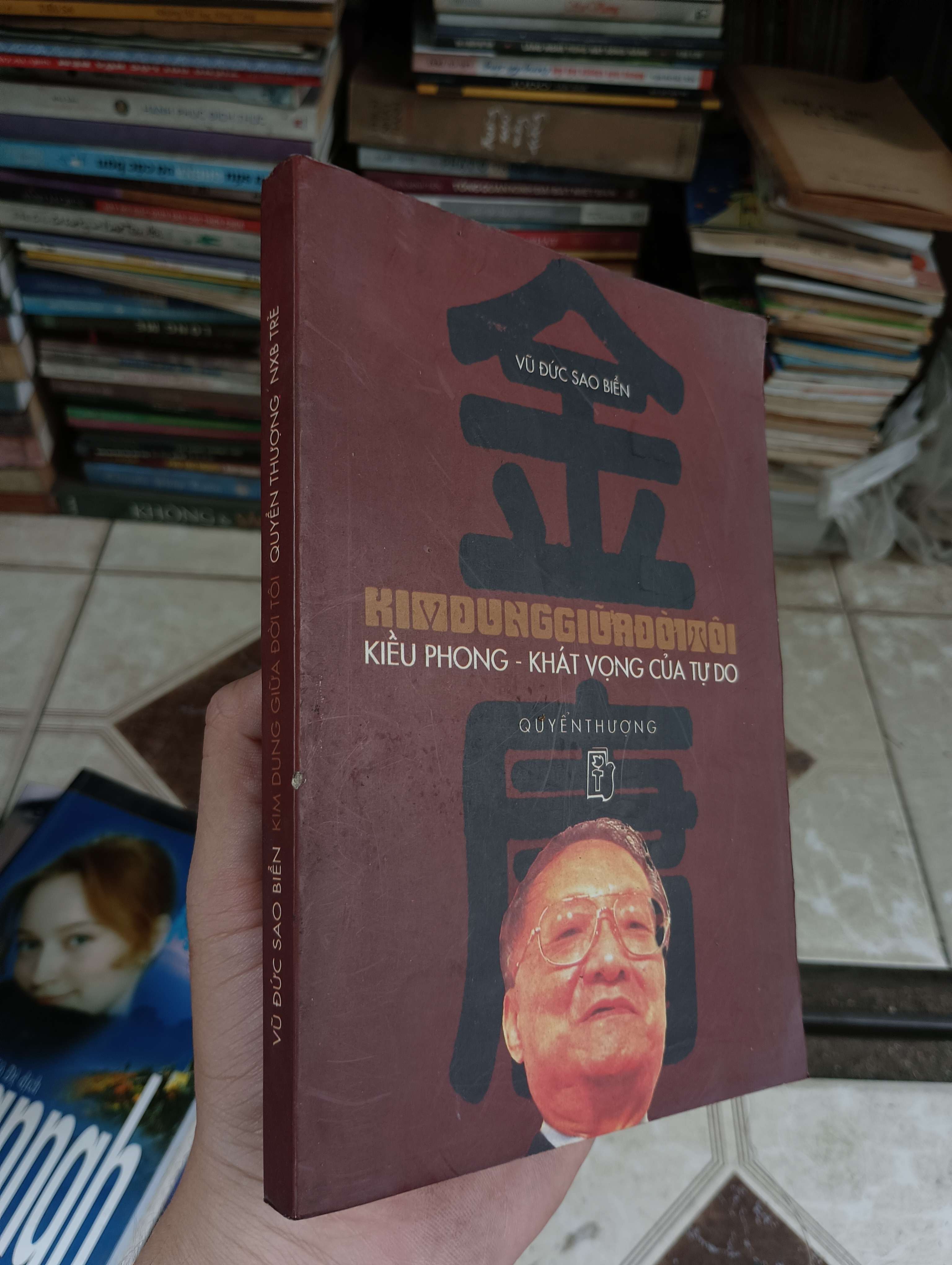 KIM DUNG GIỮA ĐỜI TÔI - VŨ ĐỨC SAO BIỂN 1999 (Sách văn học) BGB
