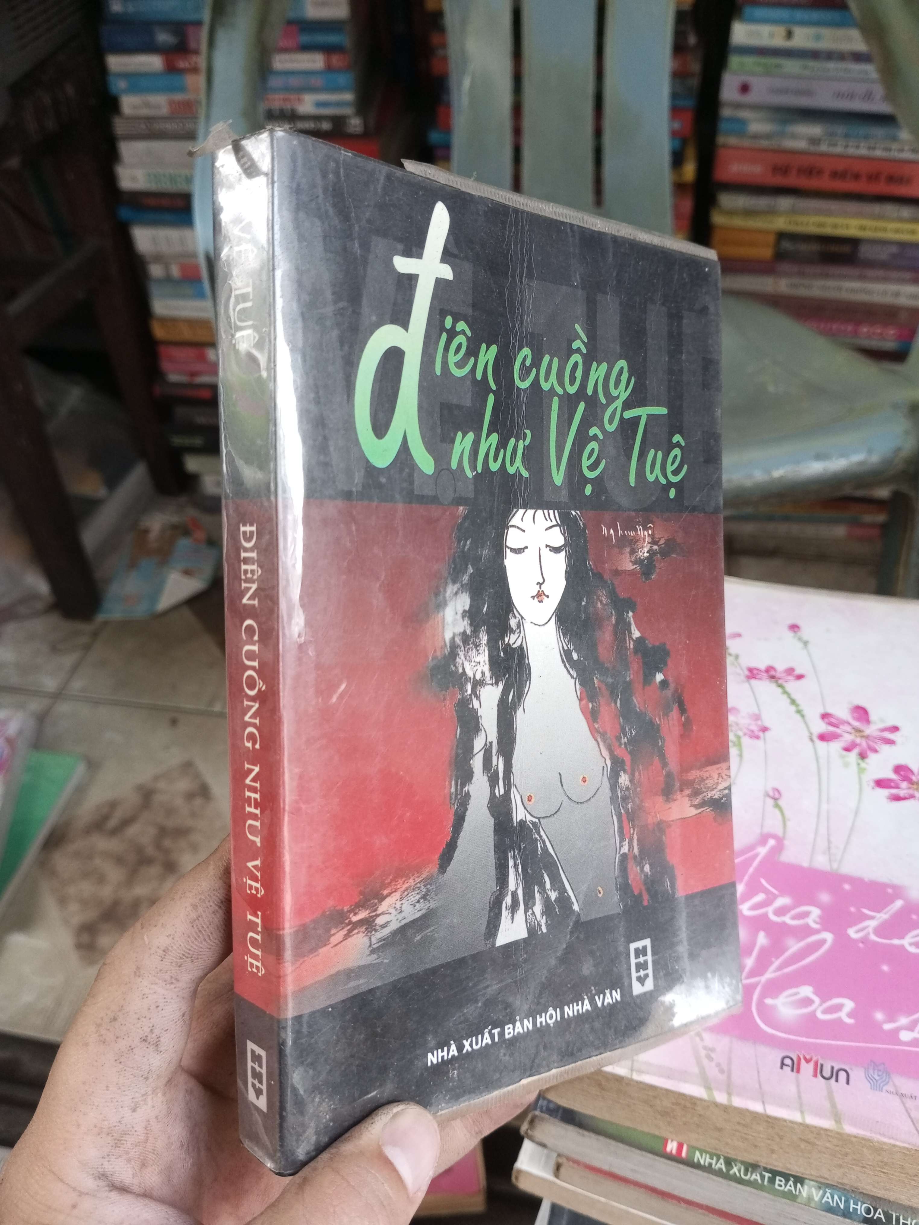 Điên cuồng như Vệ Tuệ 2003 mới 80% ố (Tiểu Thuyết) BGB