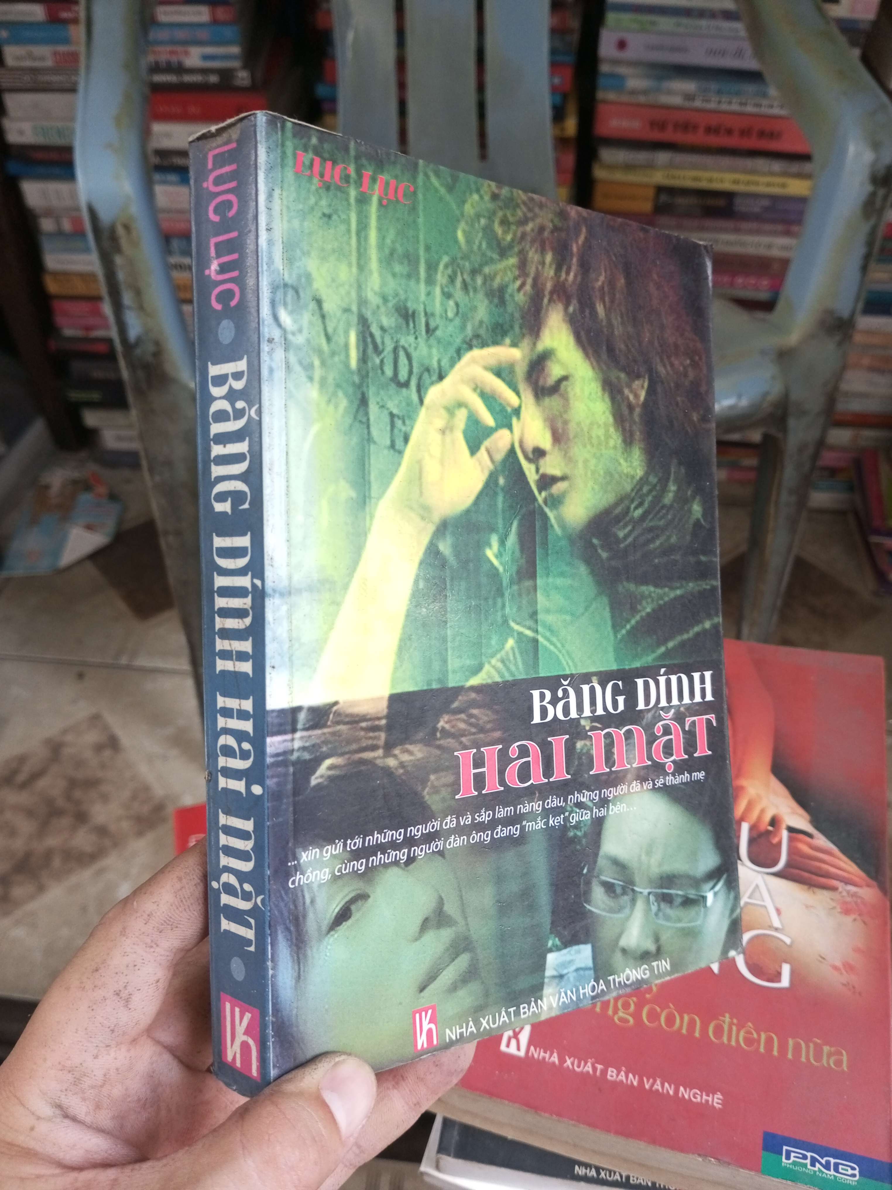 Băng dính hai mặt - Lục Lục 2011 mới 80% ố (Tiểu Thuyết) BGB