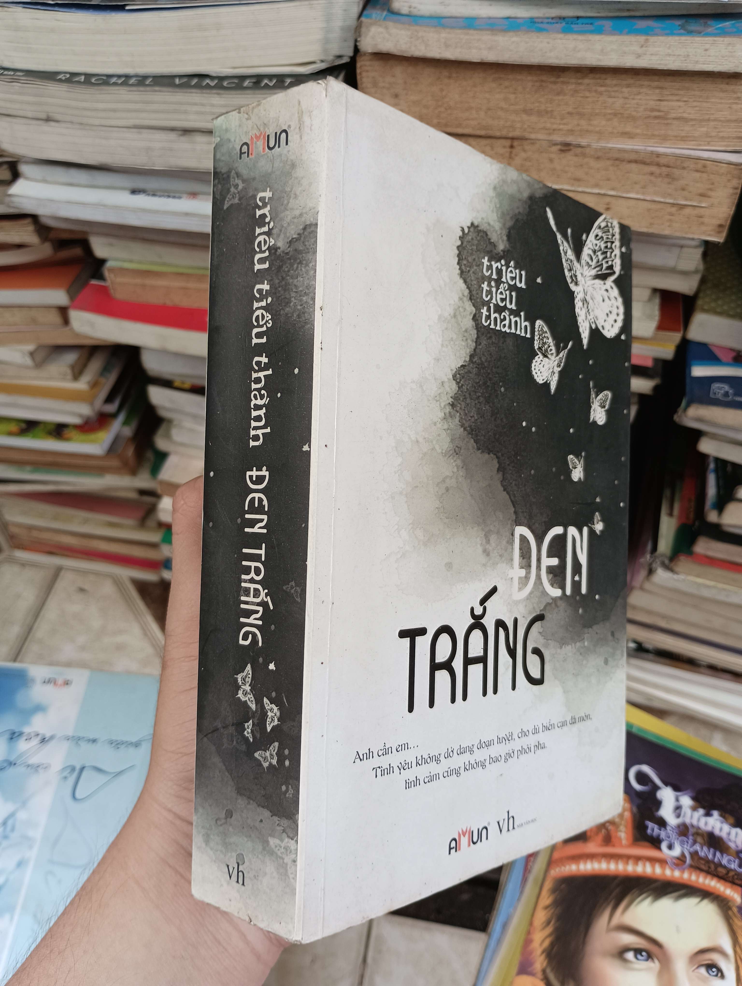Đen Trắng - Triệu Tiểu Thành 2013 (Tiểu Thuyết) BGB