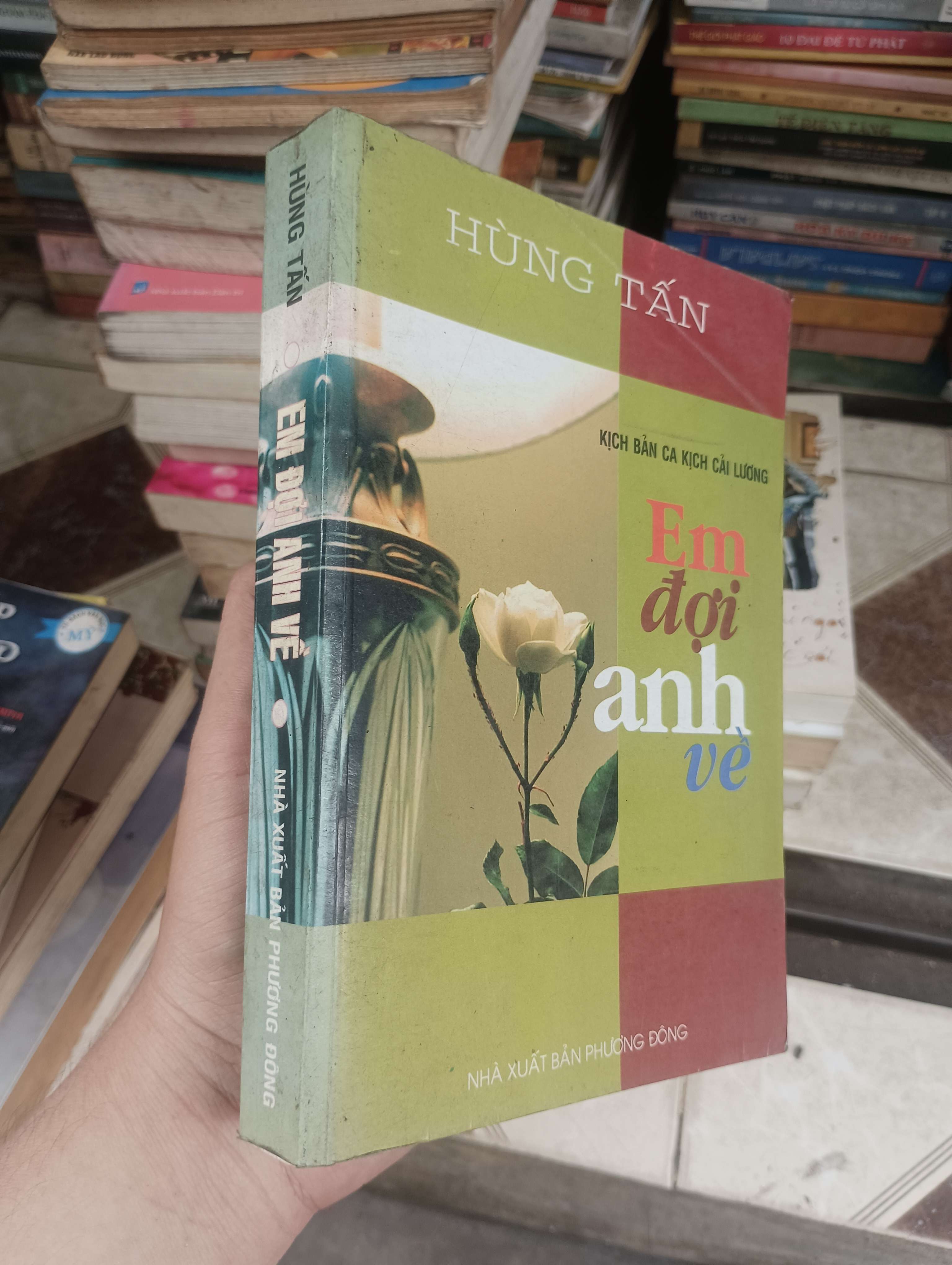 Em đợi anh về - Hùng Tấn 2007 (Sách văn học) BGB