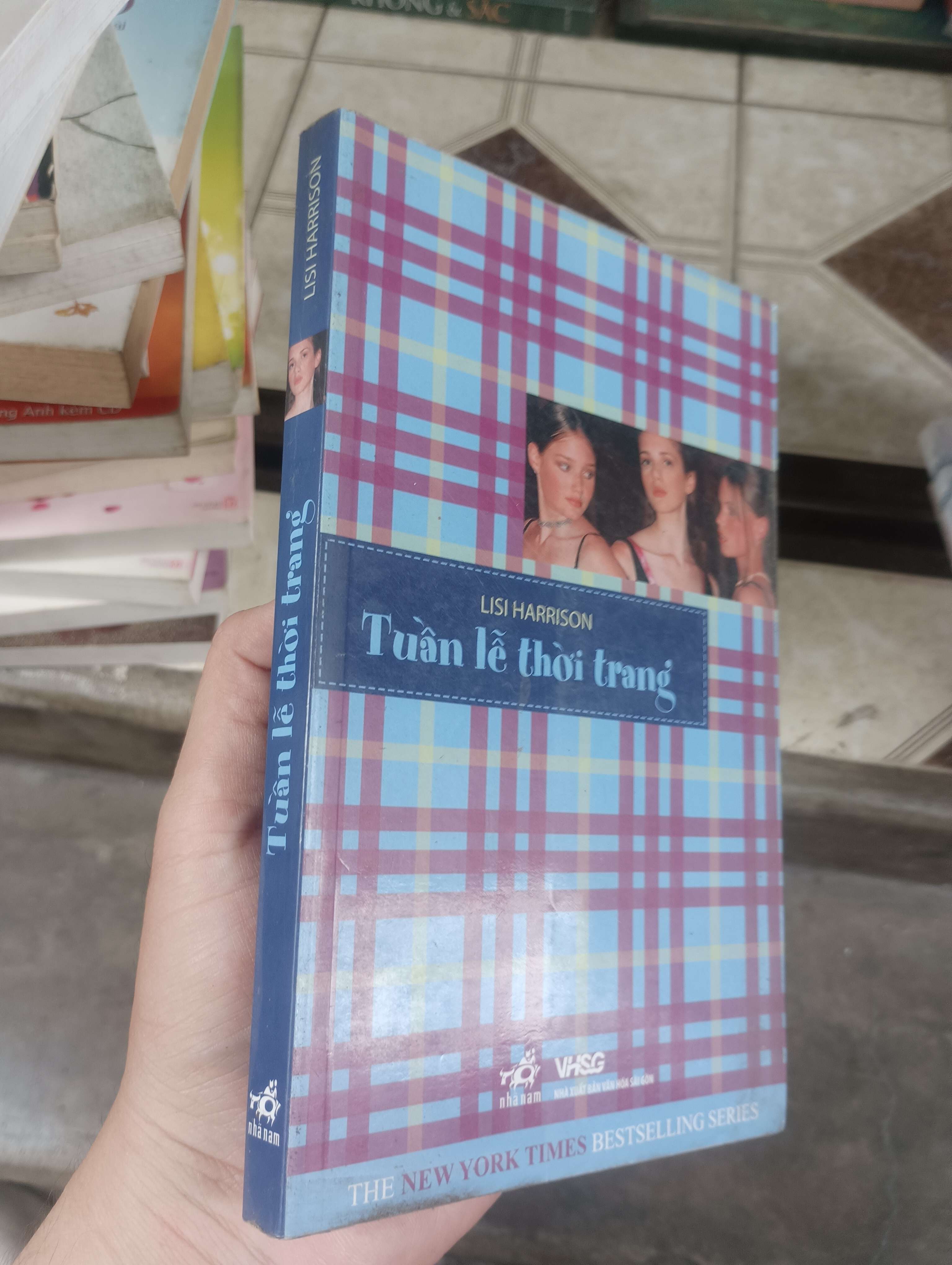 Tuần Lễ Thời Trang - Lisi Harrison 2009 (Tiểu Thuyết) BGB