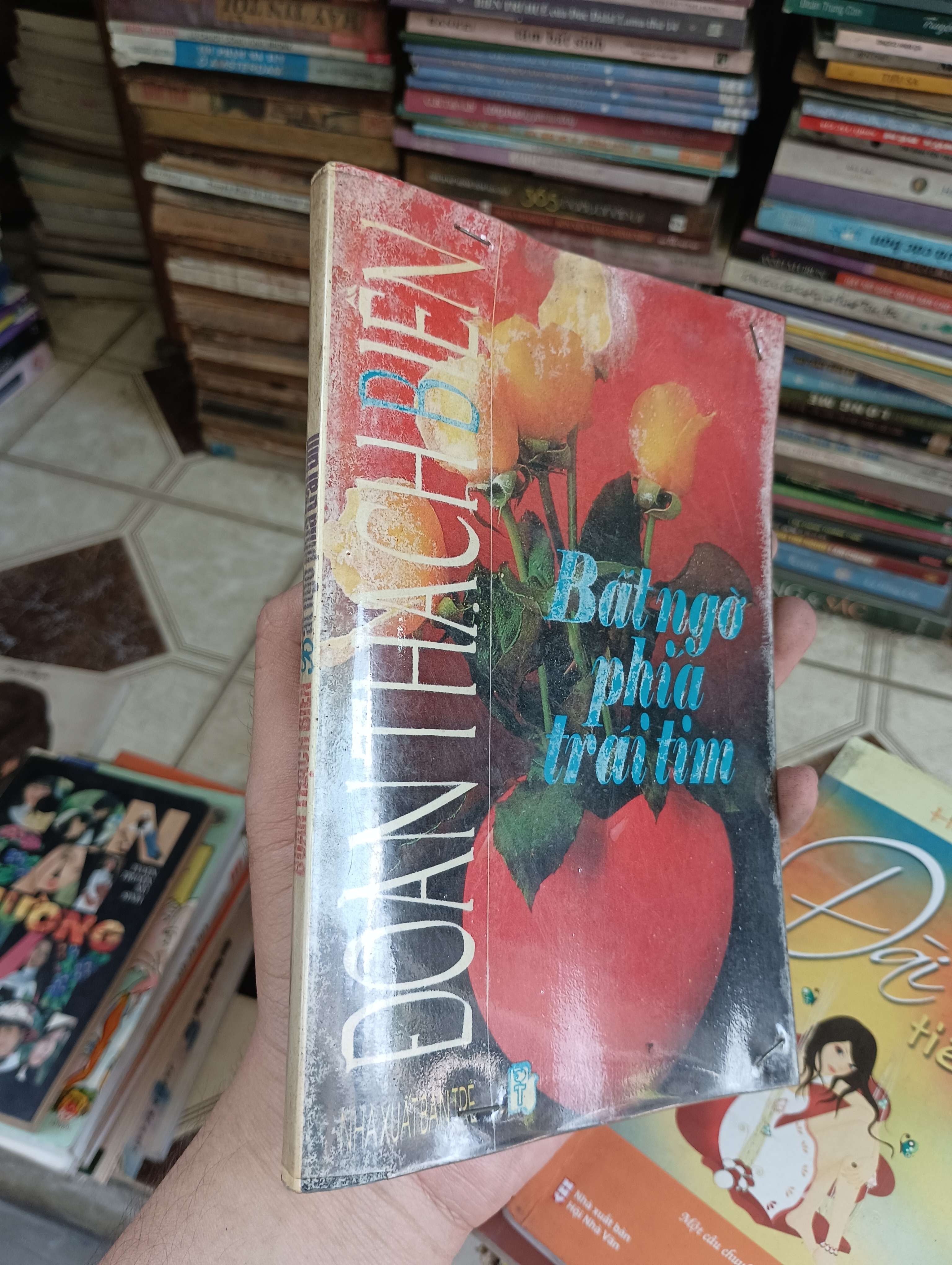 Bất ngờ phía trái tim - Đoàn Thạch Biền 1995 (Sách văn học) BGB