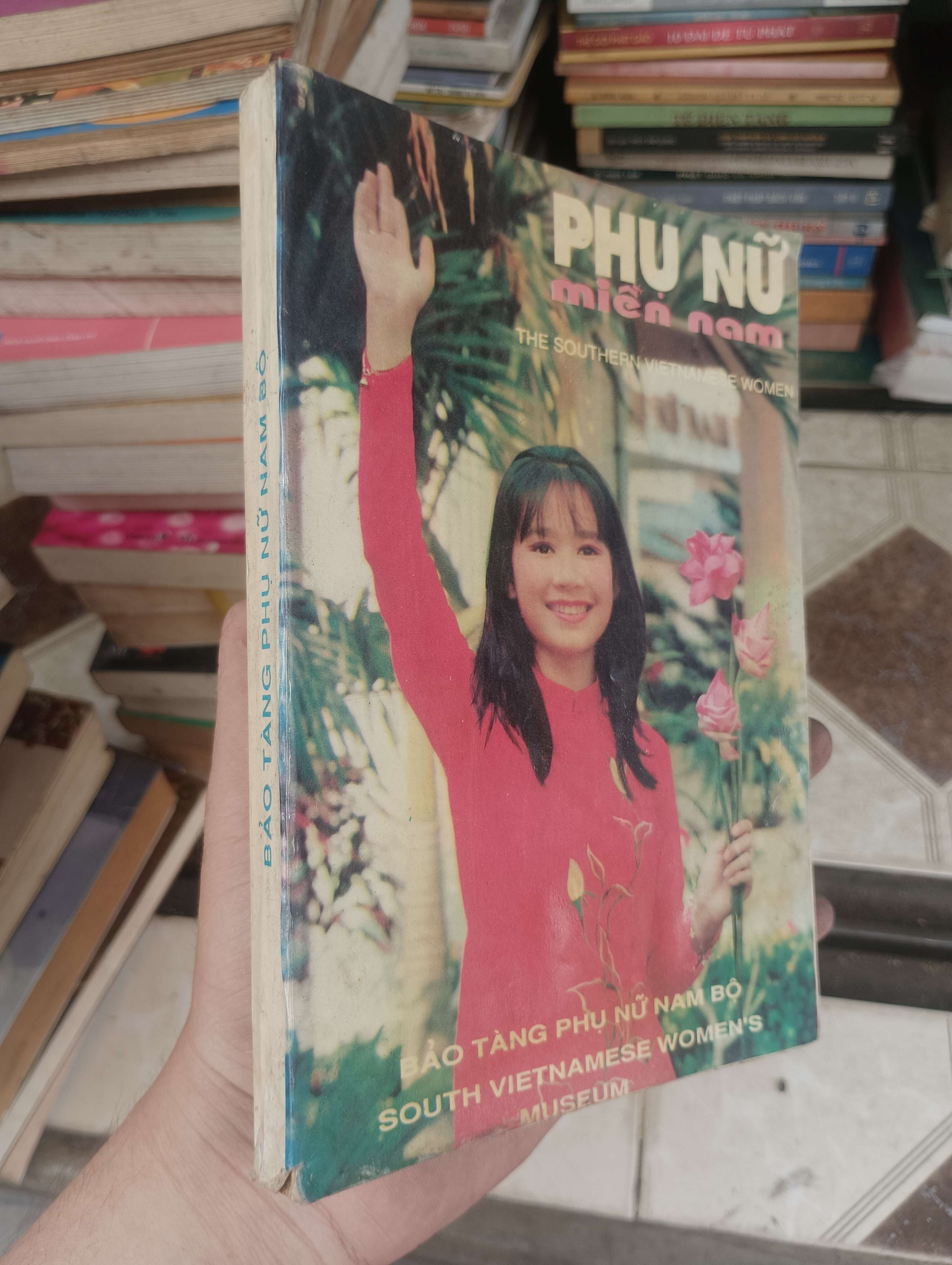 PHỤ NỮ MIỀN NAM - THE SOUTHERN VIETNAMESE WOMEN 1993 (Sách văn học) BGB