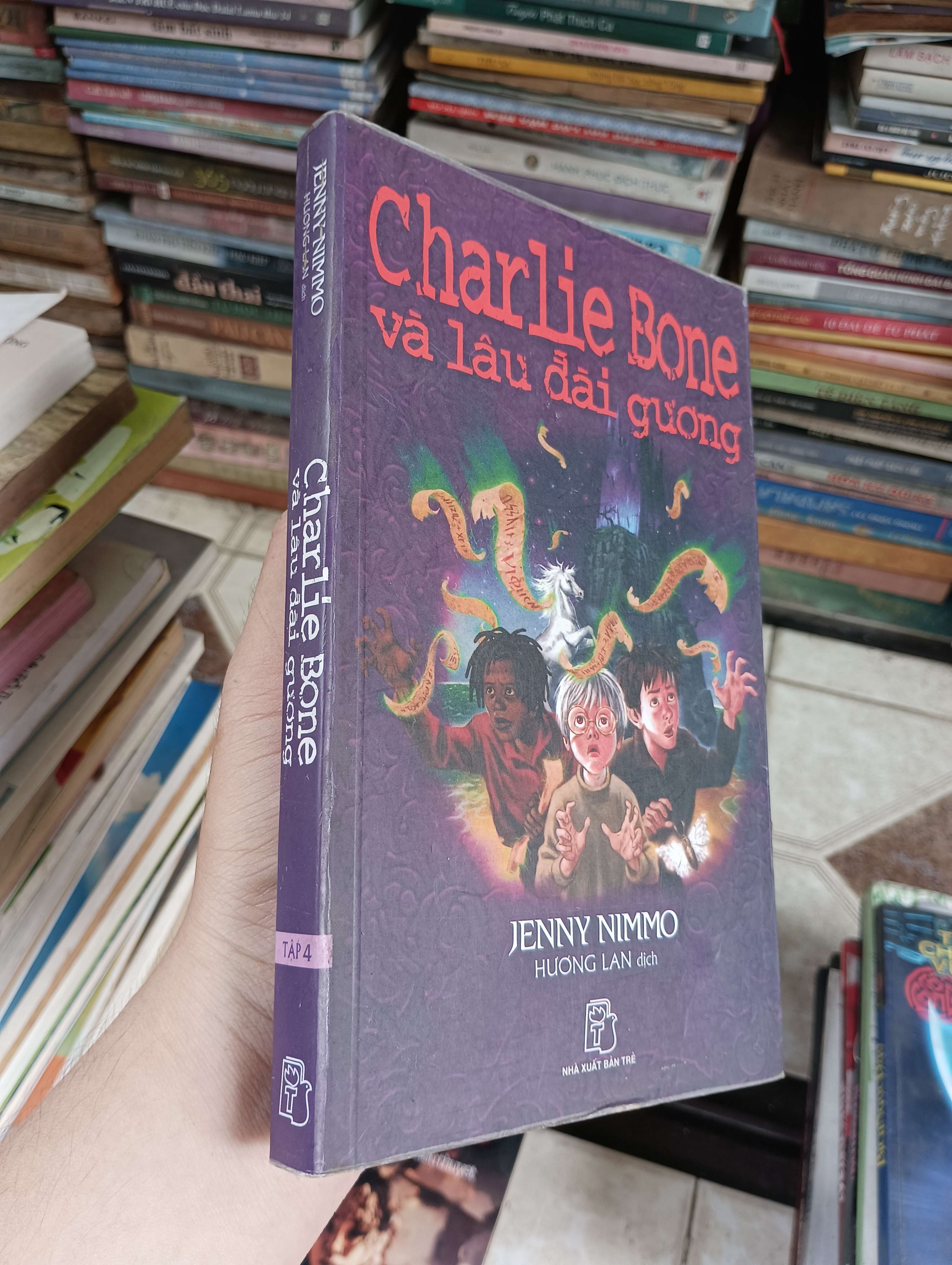 Charlie Bone và lâu đài gương - Jenny Nimmo 2006 (Tiểu Thuyết) BGB