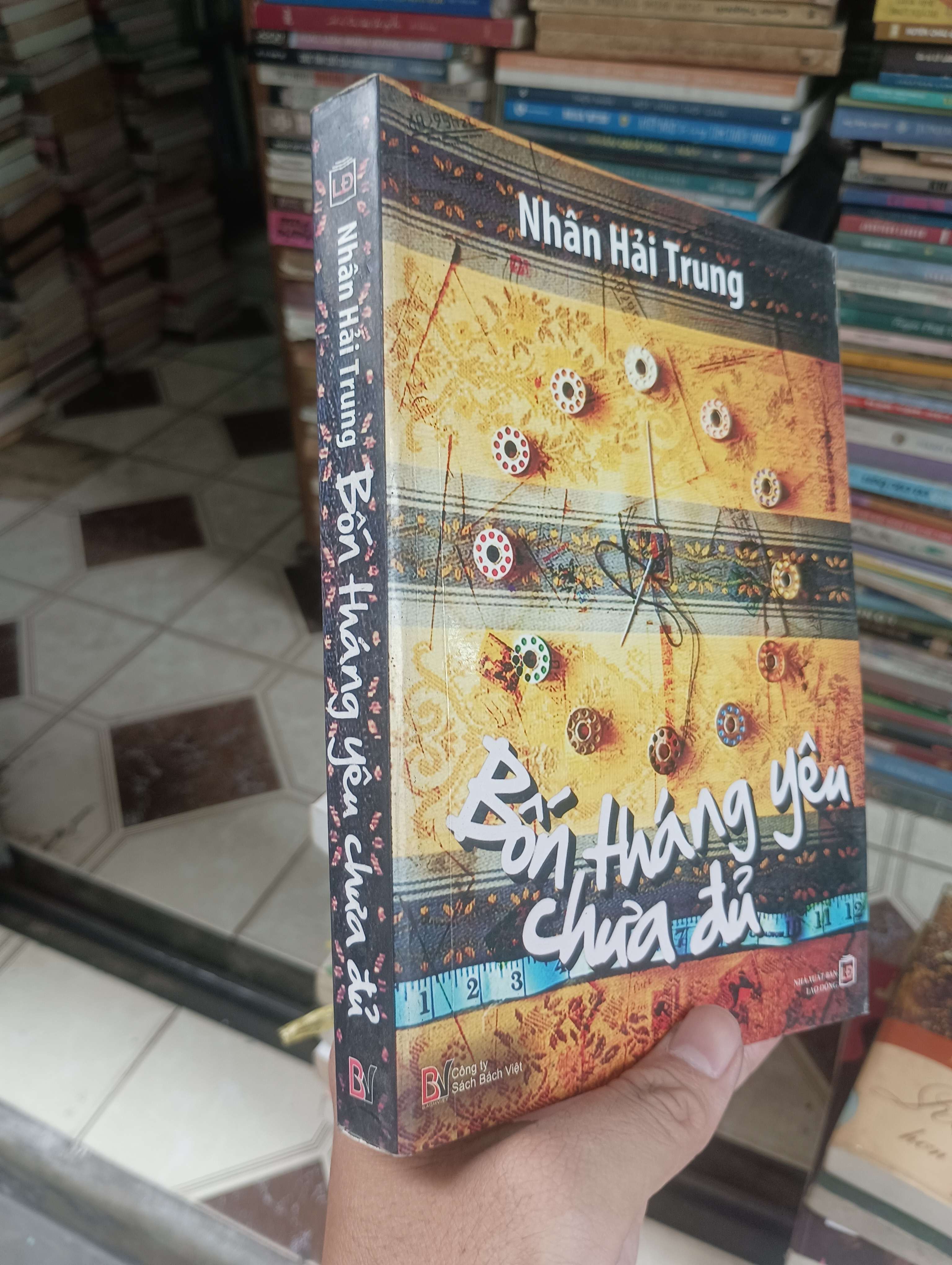 Bốn Tháng Yêu Chưa Đủ - Nhân Hải Trung 2010 (Tiểu Thuyết) BGB