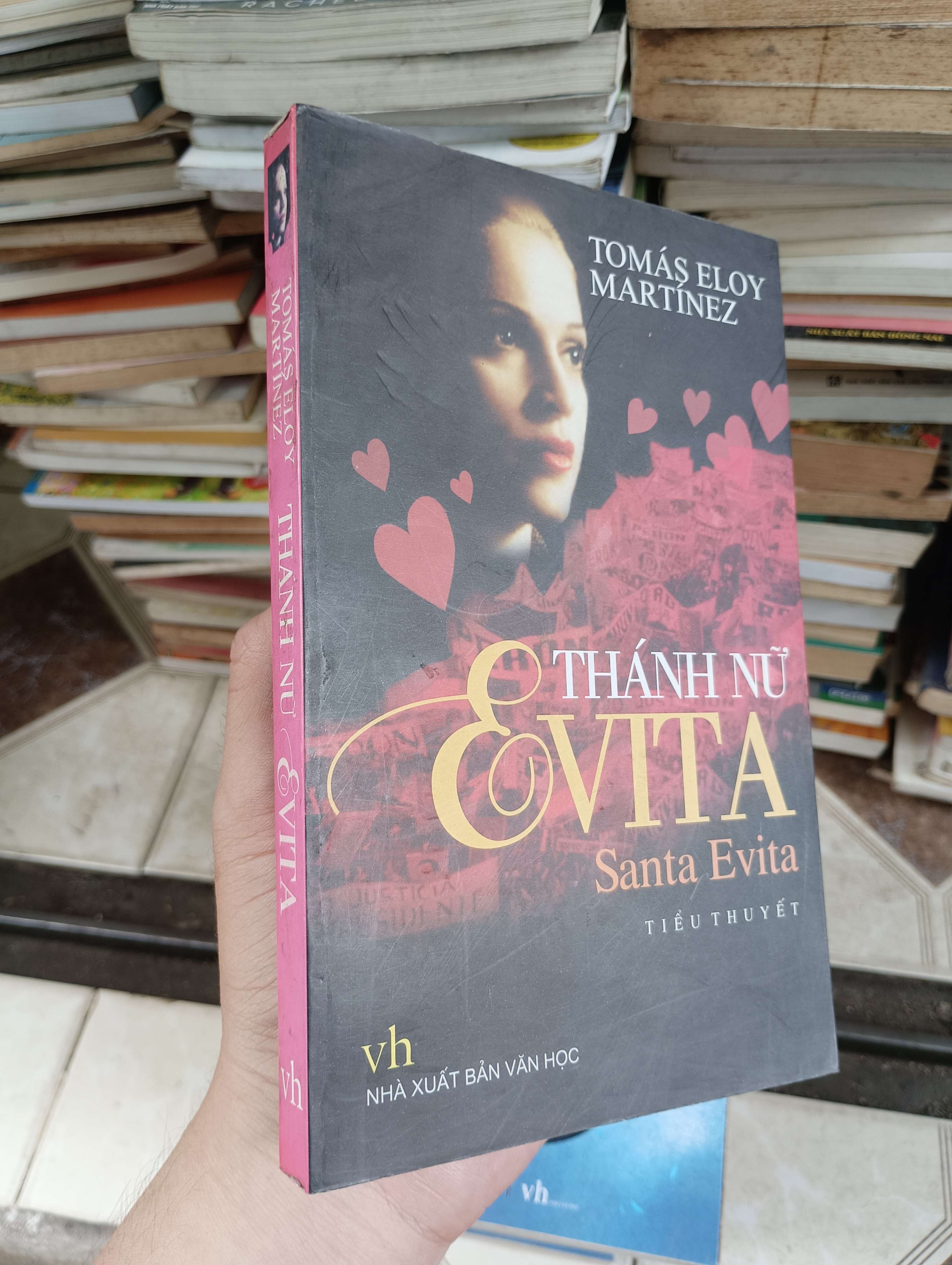 Thánh nữ Evita (Santa Evita) - Tomás Eloy Martínez 2008 (Tiểu Thuyết) BGB