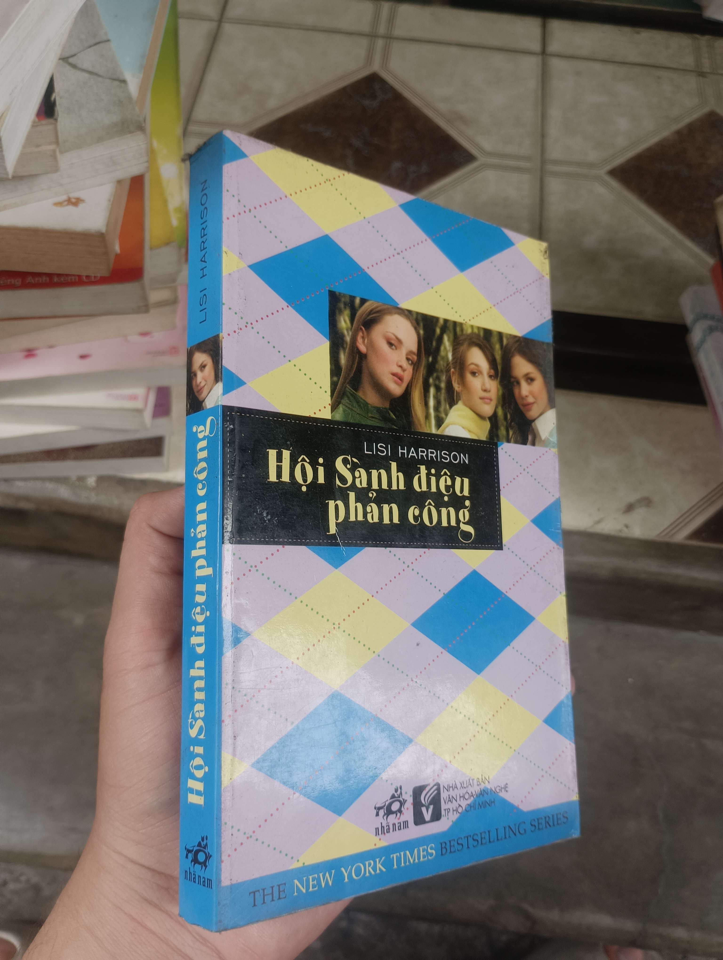 Hội Sành điệu phản công - Lisi Harrison 2011 (Tiểu Thuyết) BGB