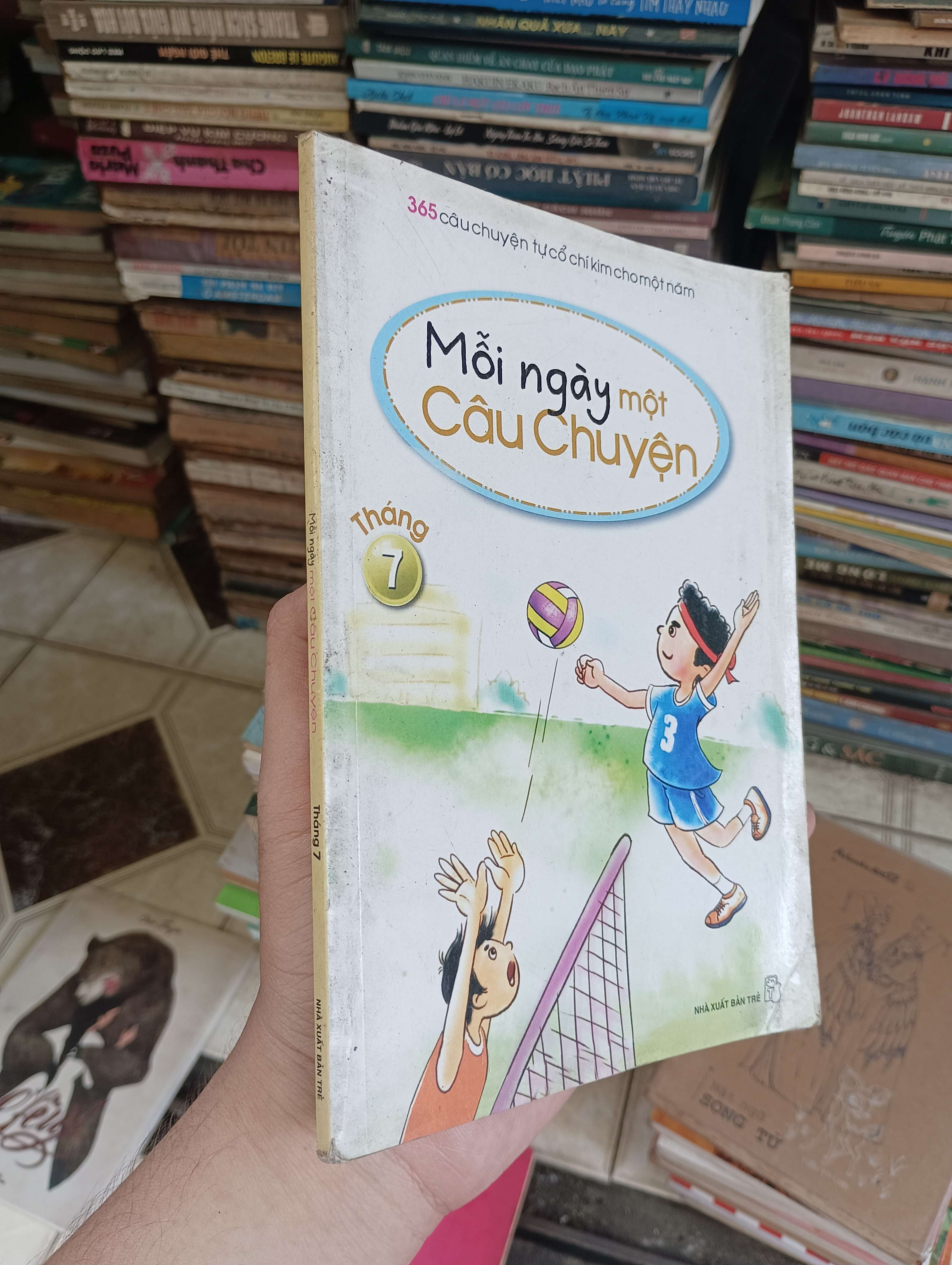 Tiêu đề: Mỗi ngày một Câu Chuyện 2012 (Sách văn học) BGB