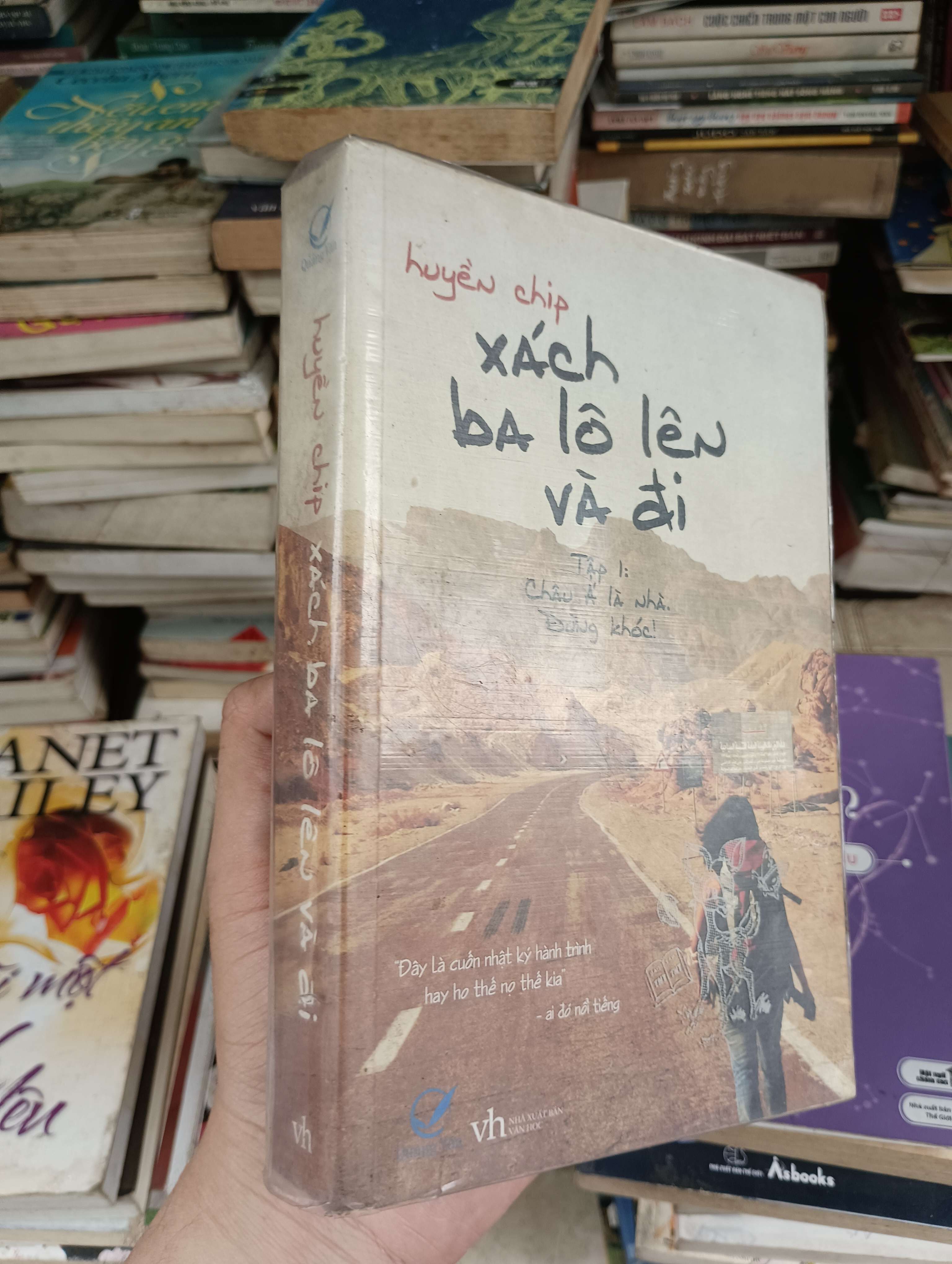 Xách ba lô lên và đi - Huyền Chip 2012 (Sách văn học) BGB