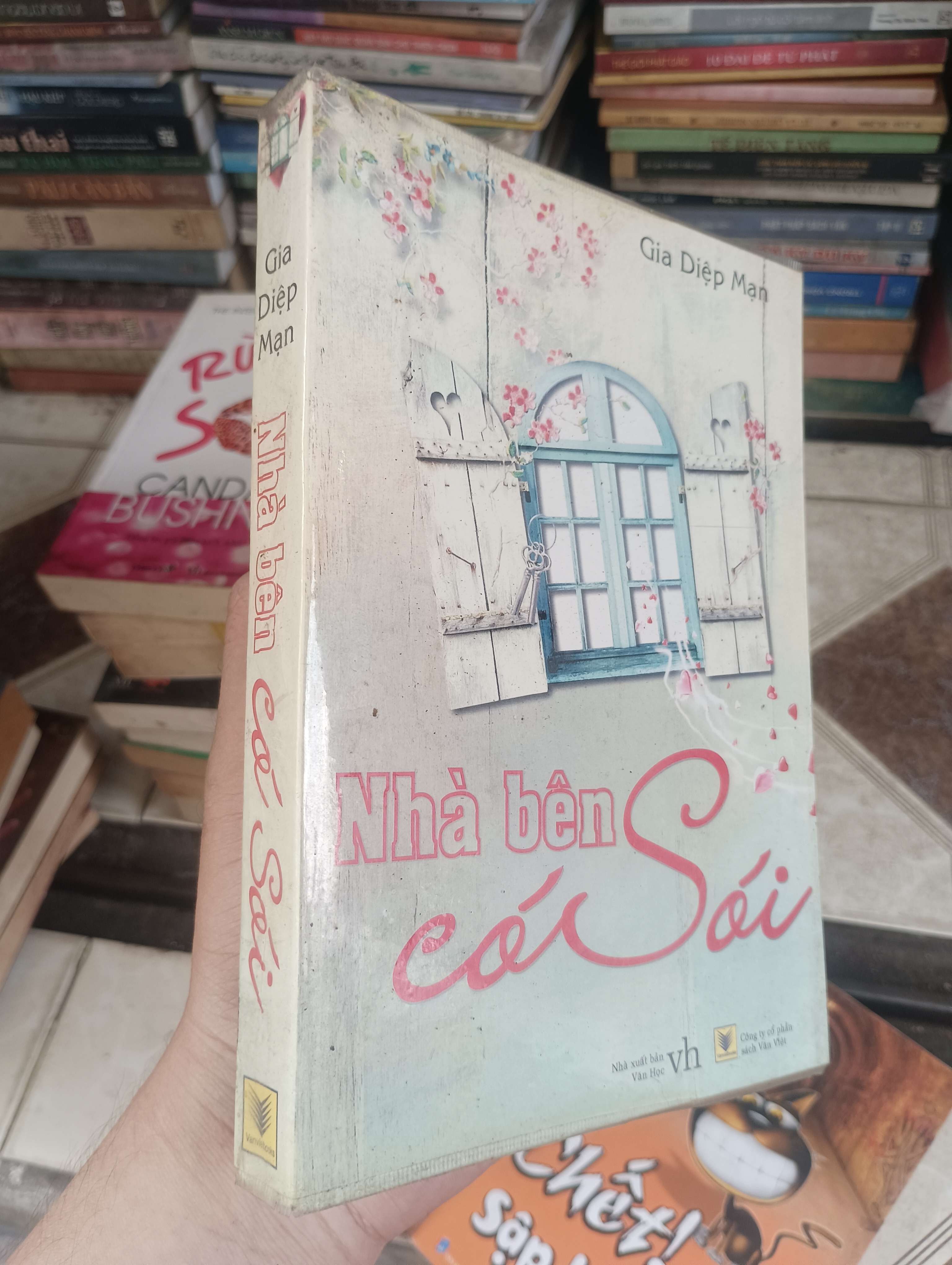 Nhà Bên Có Sói - Gia Diệp Mạn 2012 (Tiểu Thuyết) BGB