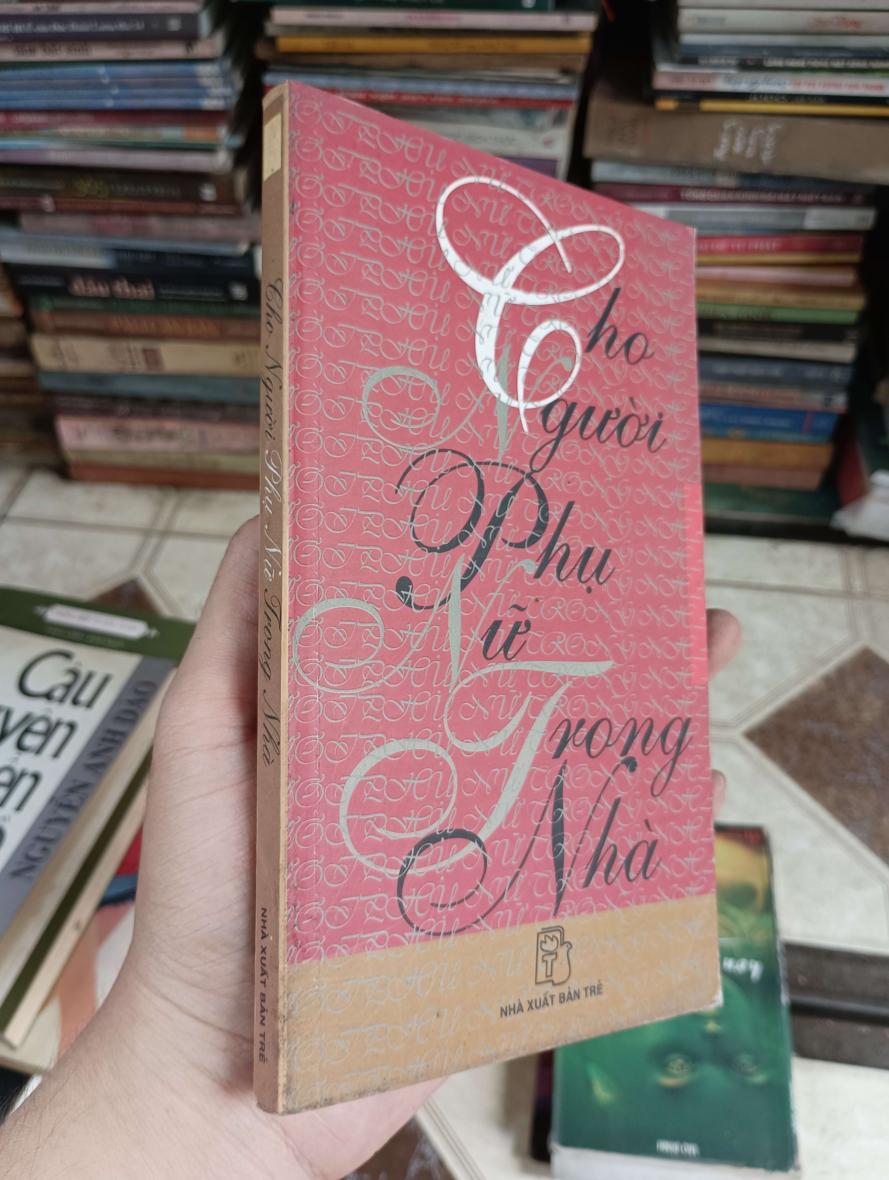 Cho Người Phụ Nữ Trong Nhà 2006 (Sách văn học) BGB