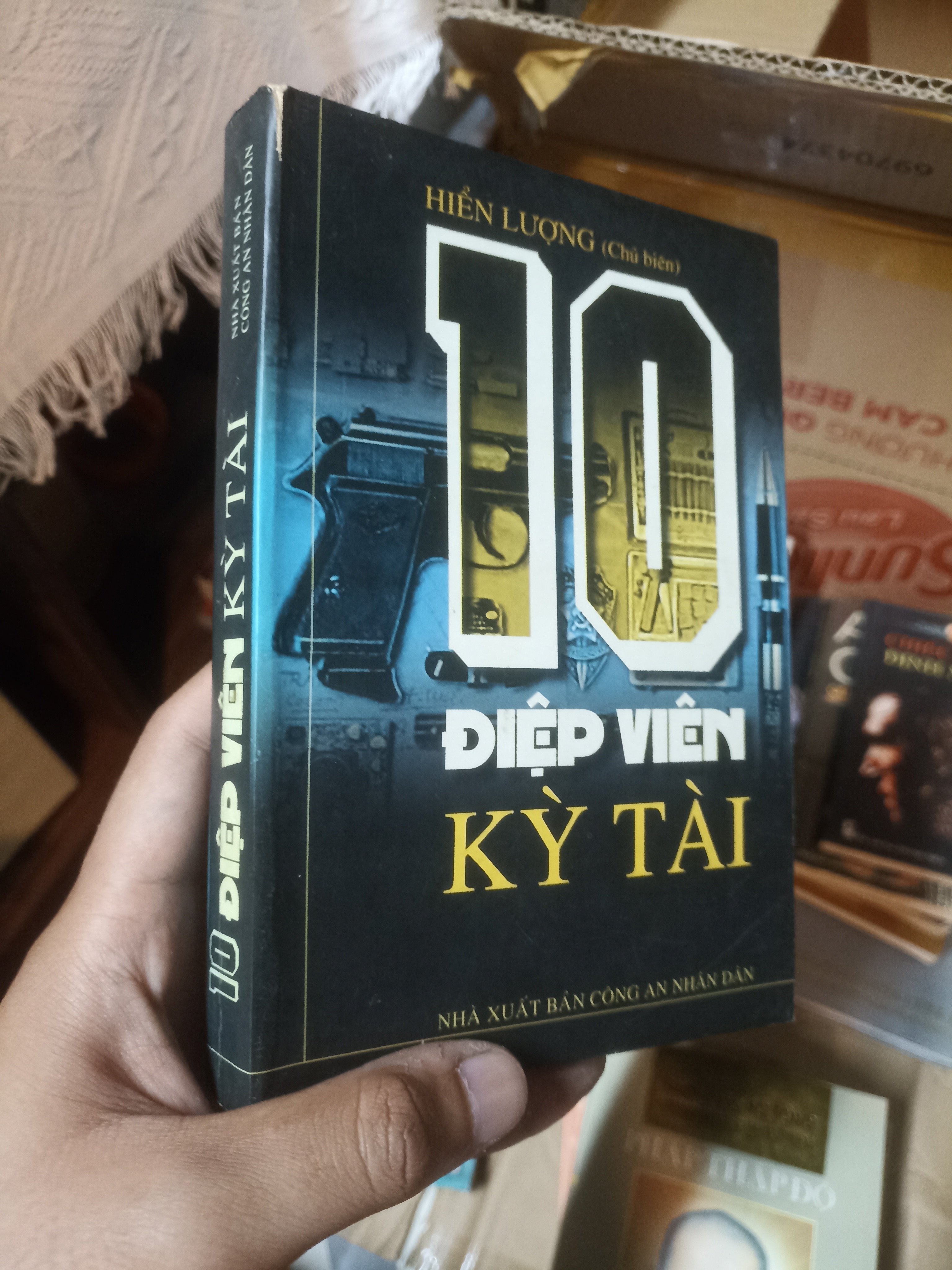 10 điệp viên kỳ tài - Hiền Lượng (Sách văn học) NSX