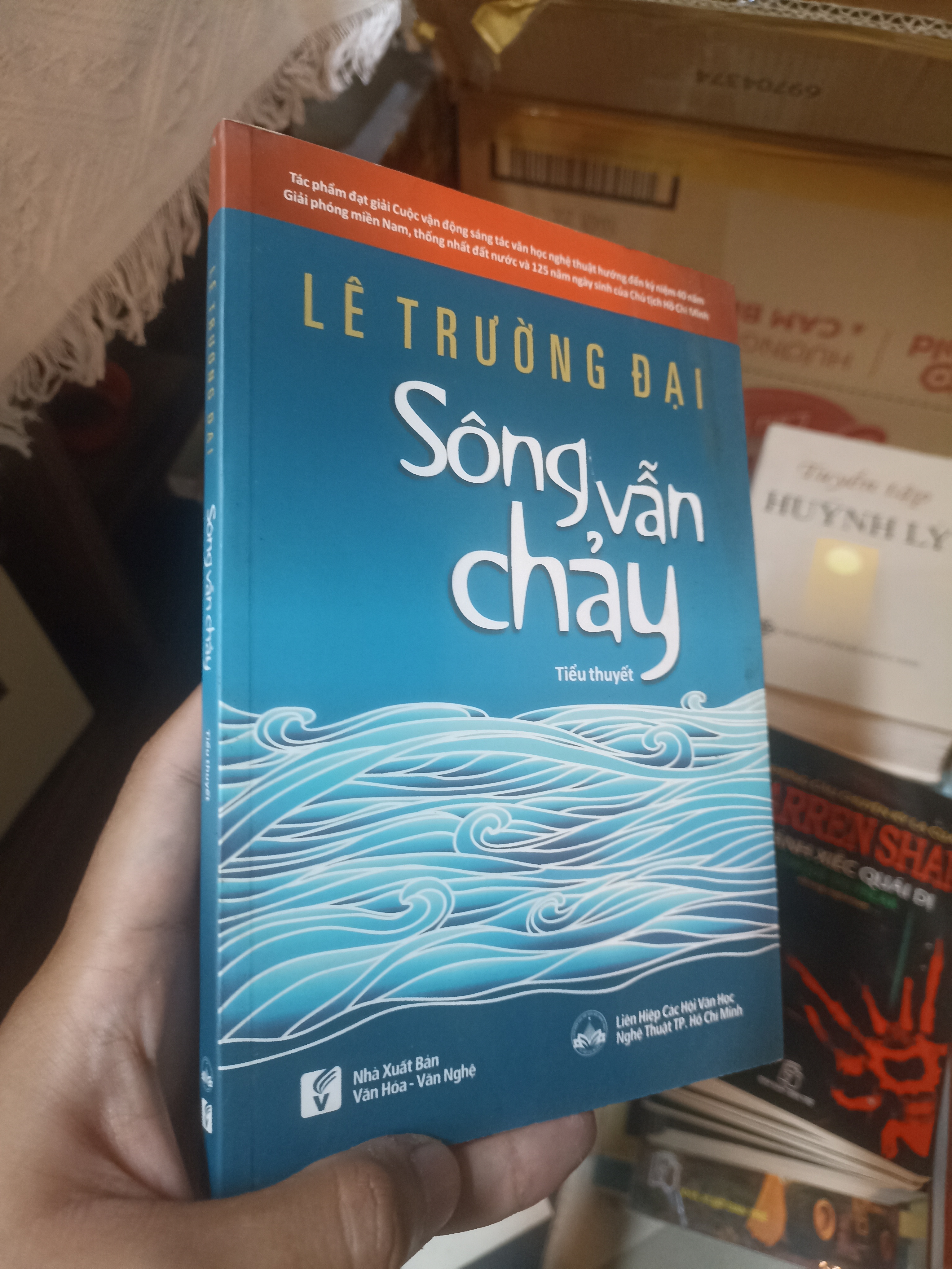 Sông vẫn chảy - Lê Trường Đại (Văn học Việt Nam) NSX