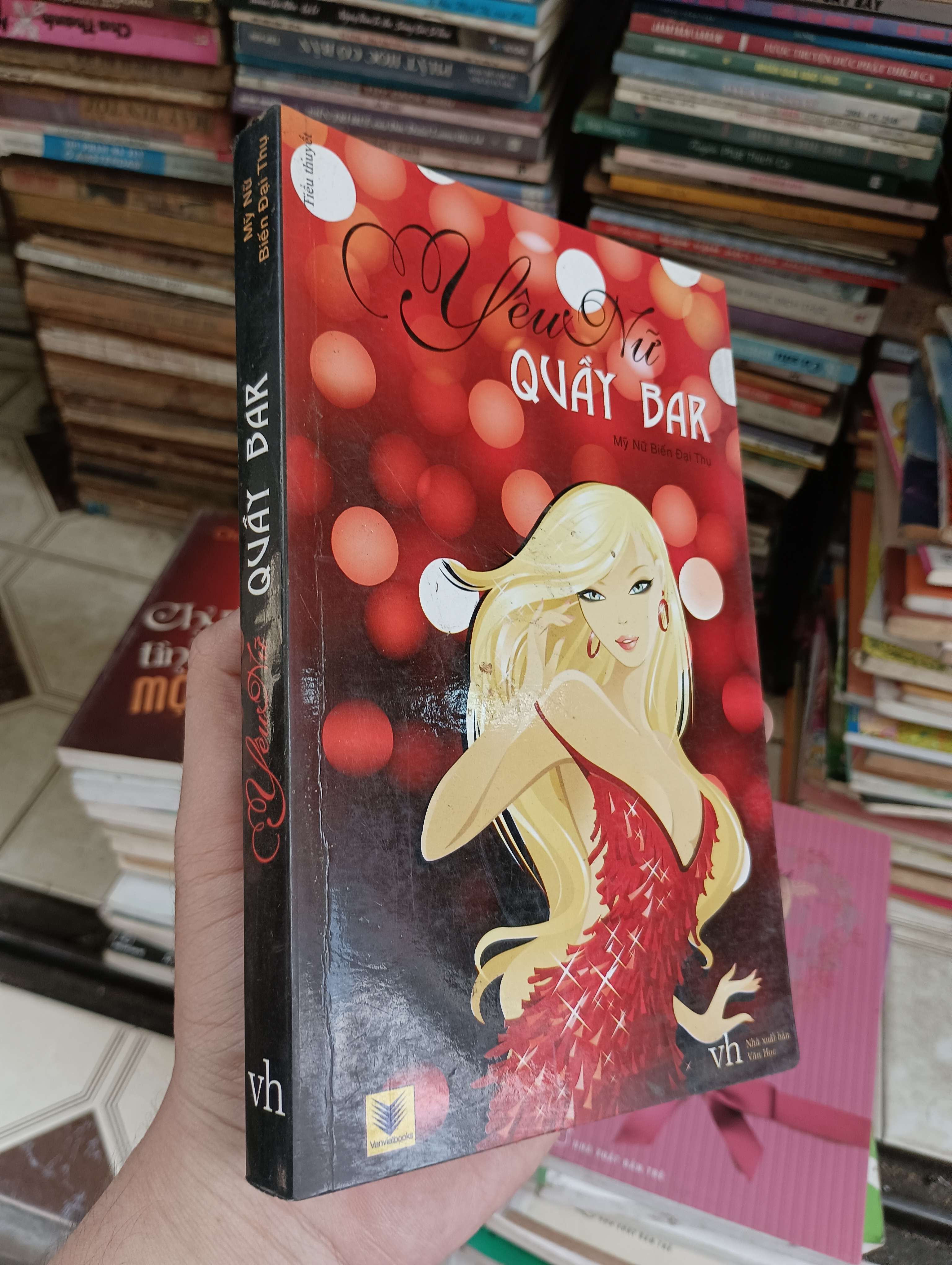 Yêu Nữ Quầy Bar - Mỹ Nữ Biến Đại Thu 2011 (Tiểu Thuyết) BGB