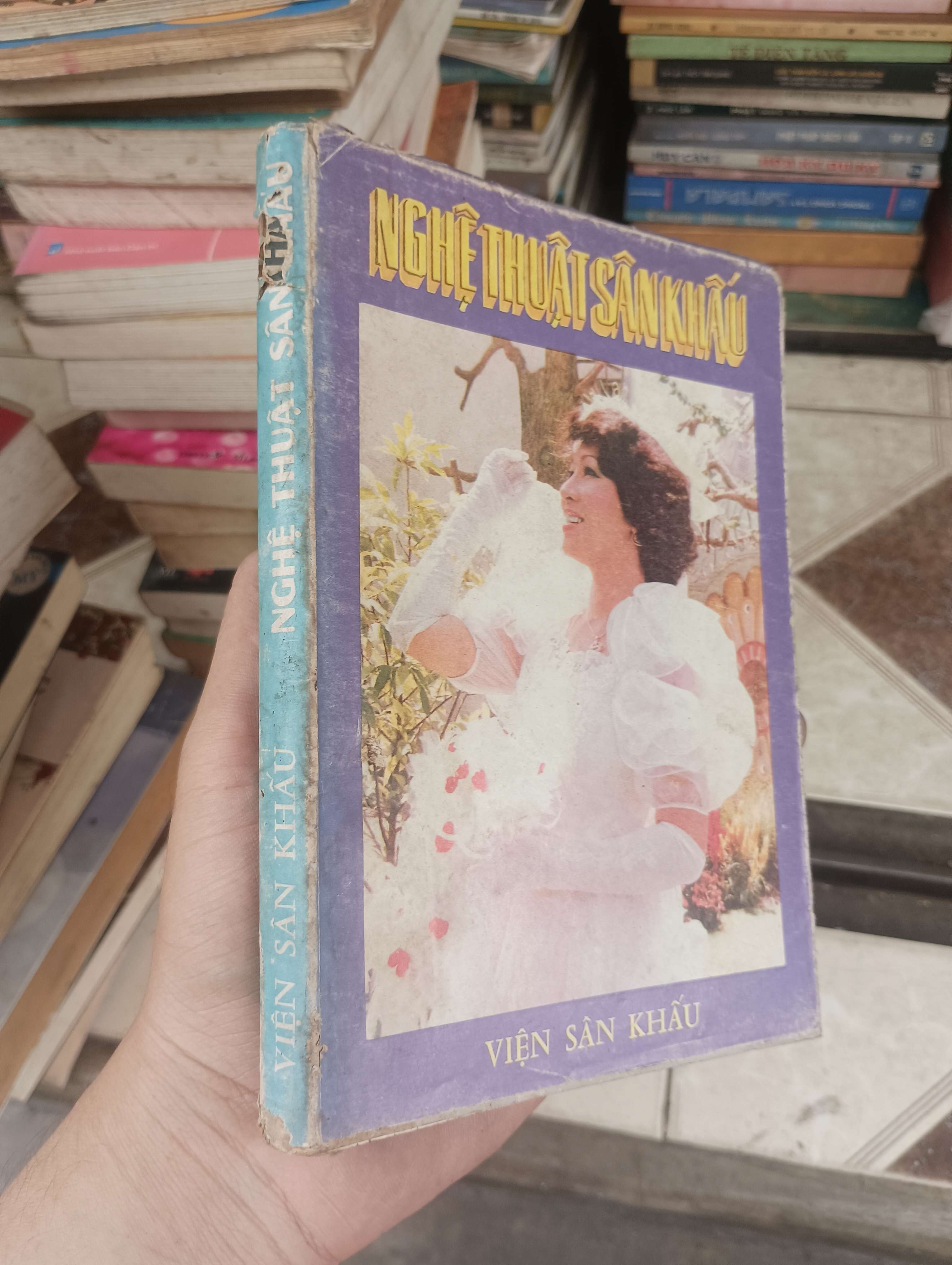 NGHỆ THUẬT SÂN KHẤU 1987 (Sách văn học) BGB