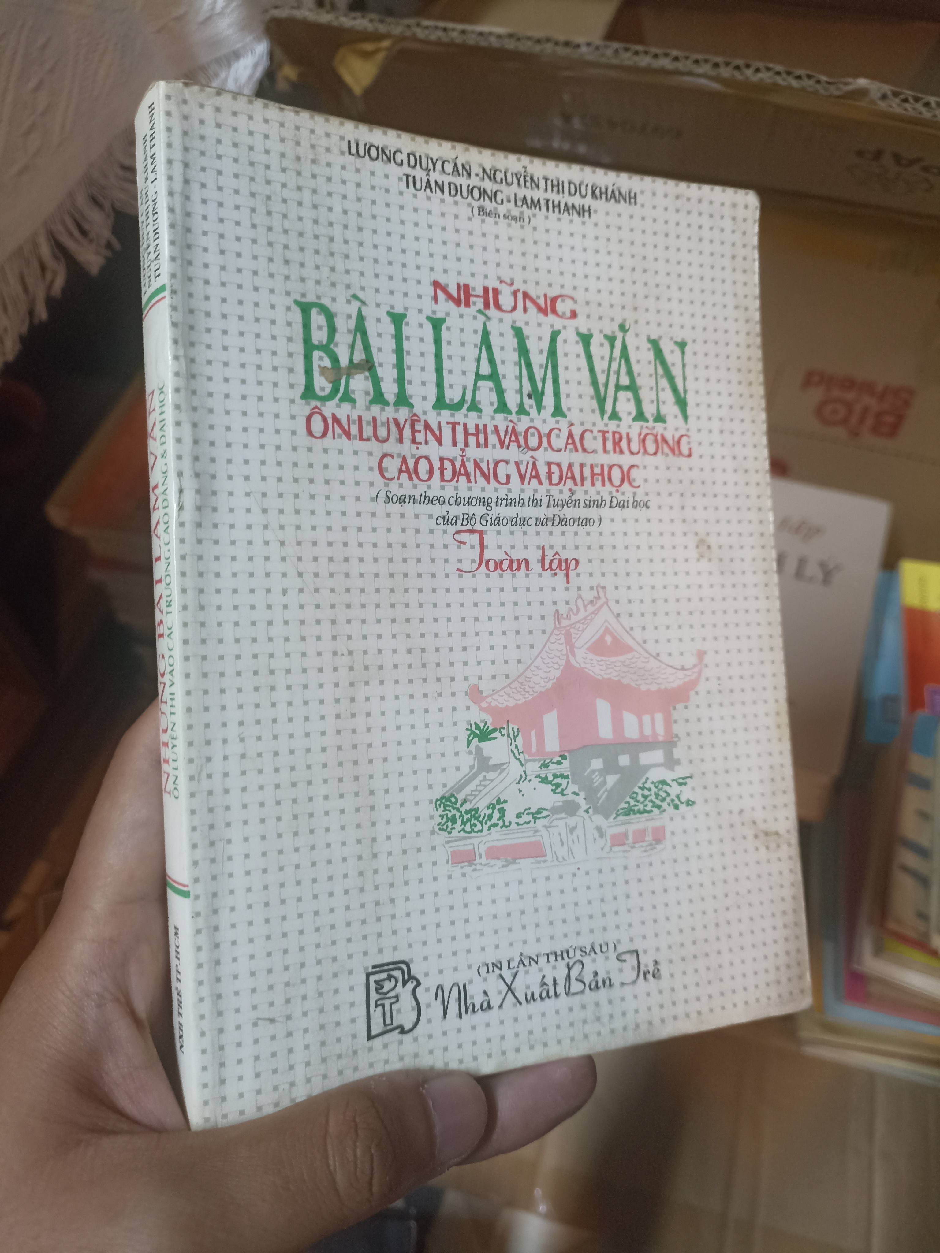 Những bài làm văn ôn luyện thi vào các trường cao đẳng đại học Toàn tập - Lương Huy Cấn (Sách giáo khoa - giáo trình) NSX