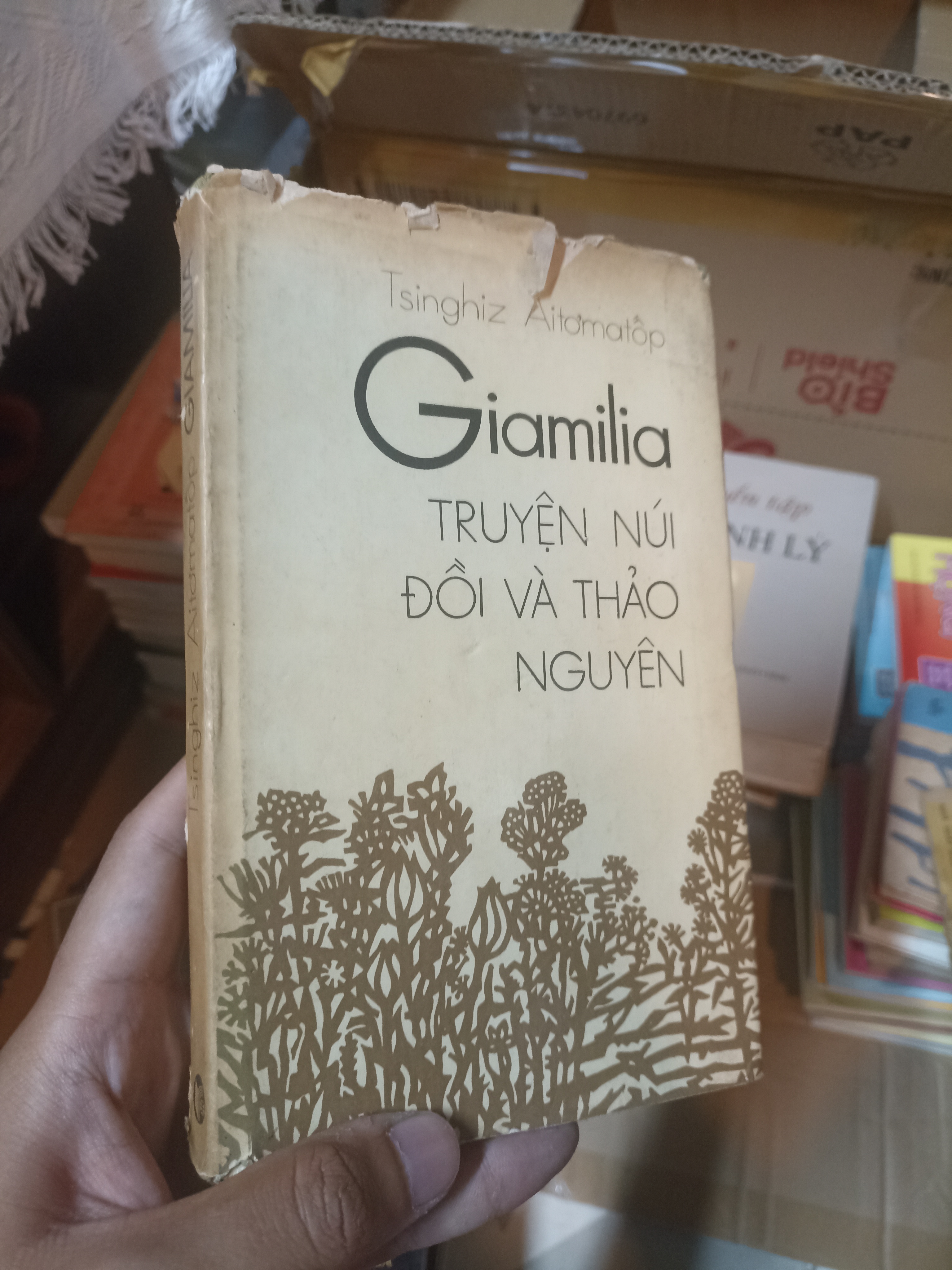 Giamilia: truyện núi đồi và thảo nguyên -Tshinghiz Aitơmatốp 1984 (Sách văn học) NSX