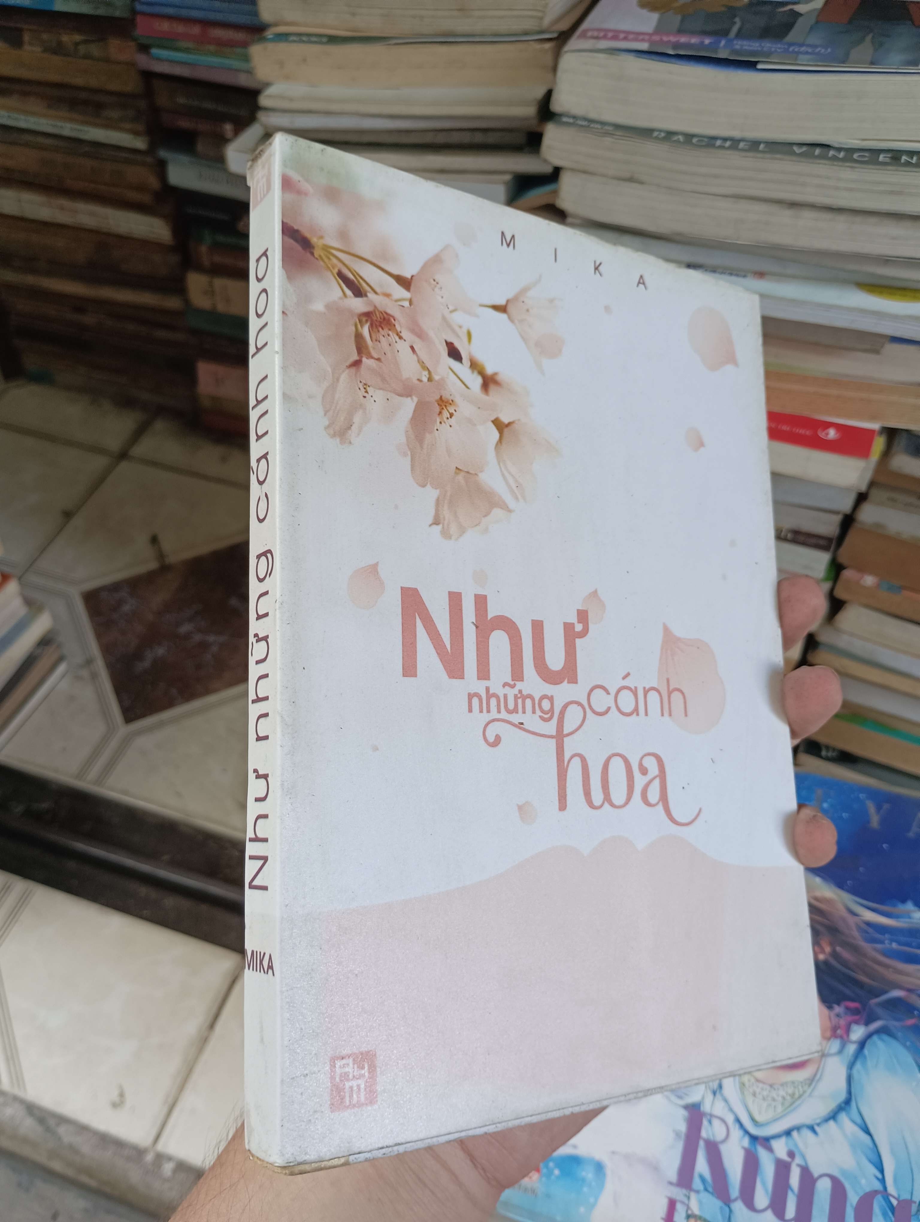 Như những cánh hoa - Mika (Sách văn học) BGB