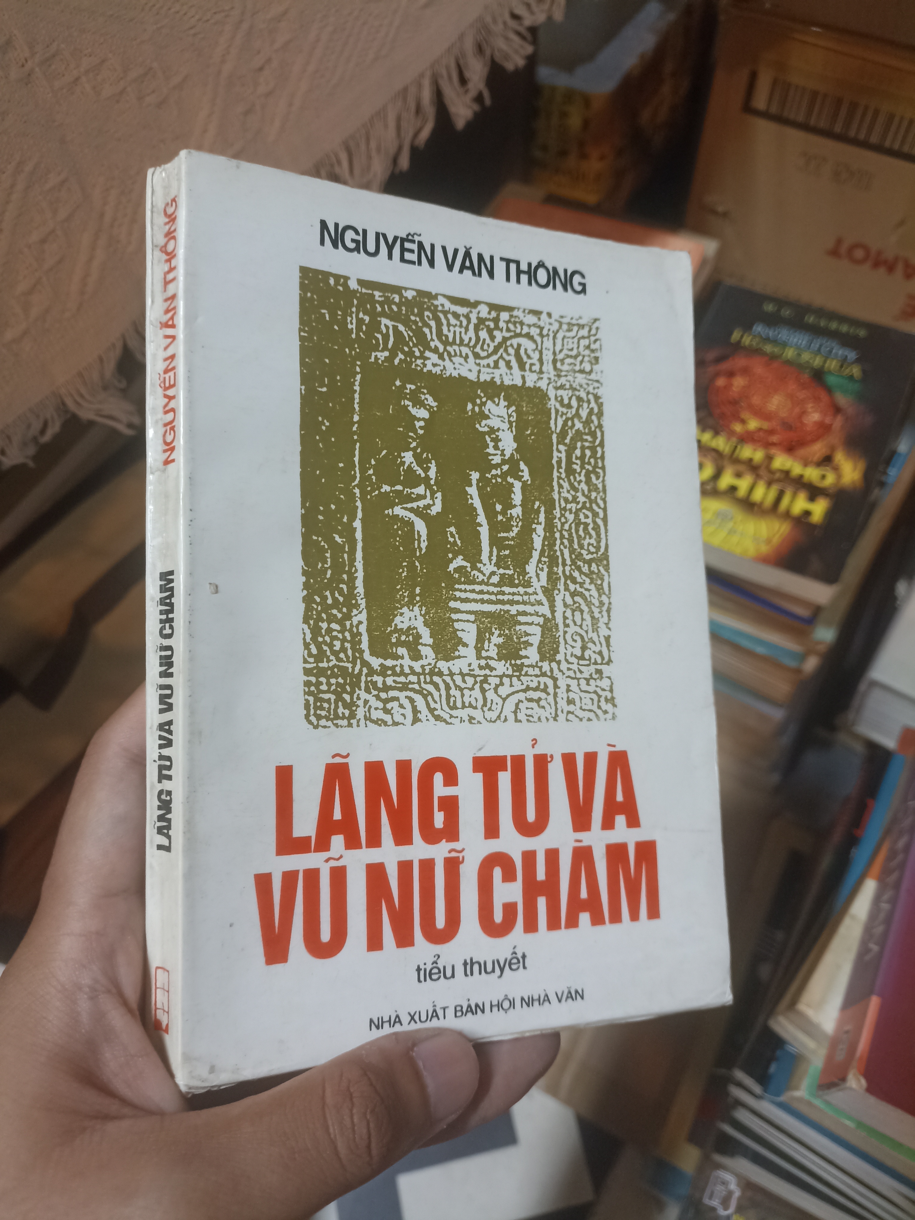 Lãng tử và vũ nữ chàm - Nguyễn Văn Thông (Sách văn học) NSX
