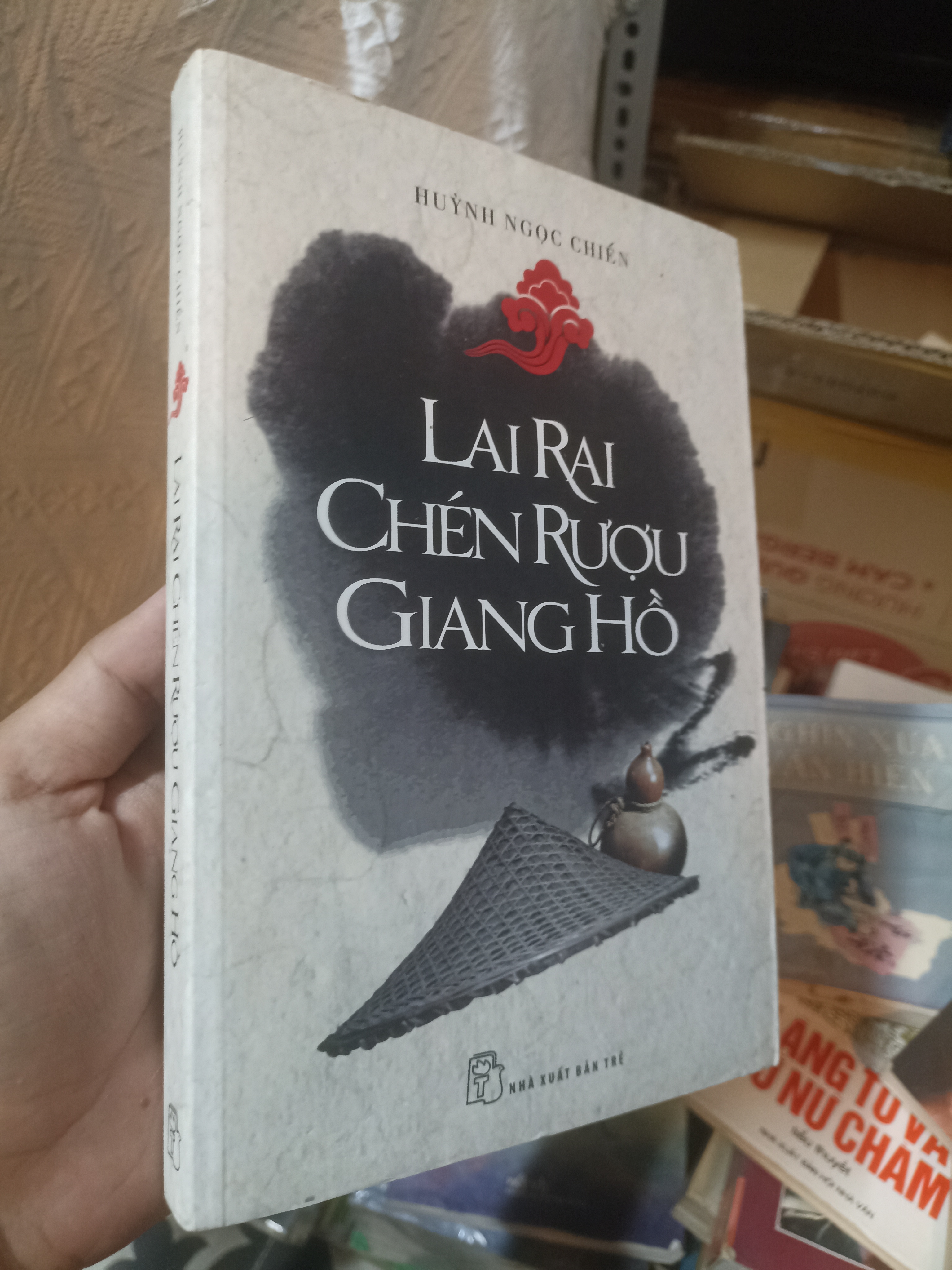 Lai rai chén rượu giang hồ - Huỳnh Ngọc Chiến (Sách văn học) NSX