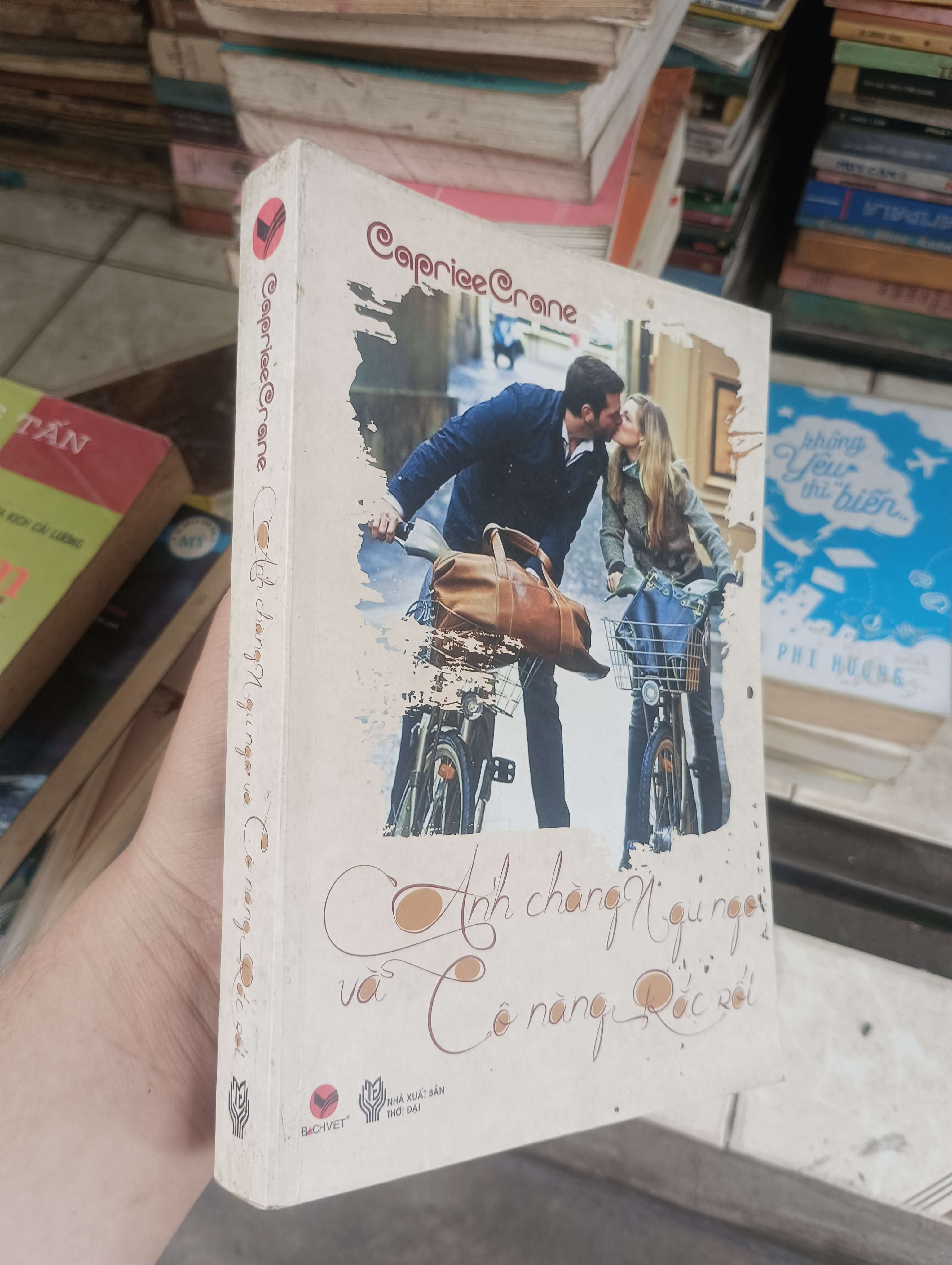 Anh chàng Ngụ ngơ và Cô nàng Rắc rối - Caprice Crane 2014 (Tiểu Thuyết) BGB
