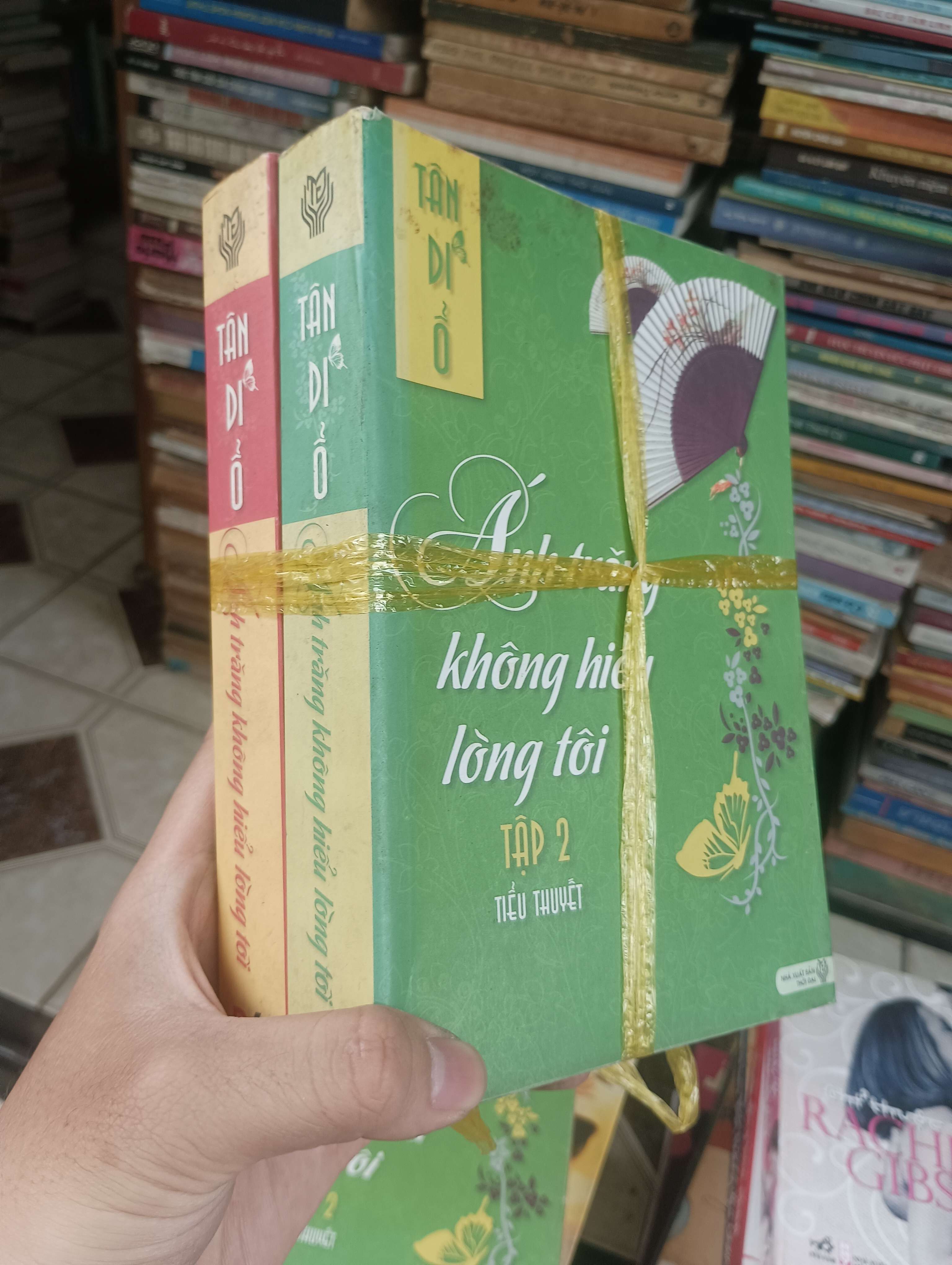 Ánh trăng không hiểu lòng tôi (2 Tập) - Tân Di Ổ (Sách văn học) BGB