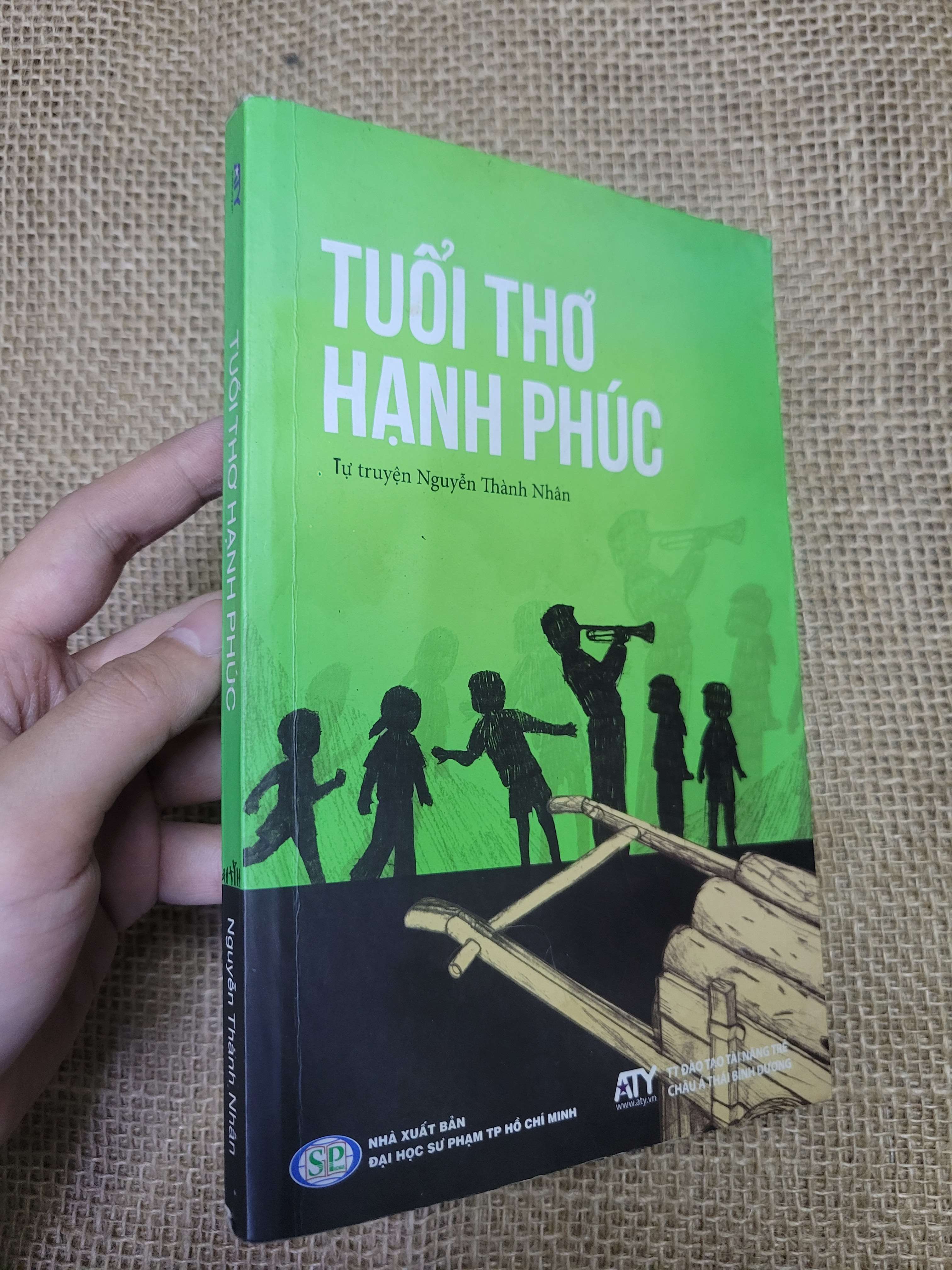 TUỔI THƠ HẠNH PHÚC - Nguyễn Thành Nhân 2016 mới 60% bẩn bìa, ố, có chữ ký, bị ẩm, có vệt nước (Sách văn học) HLSC