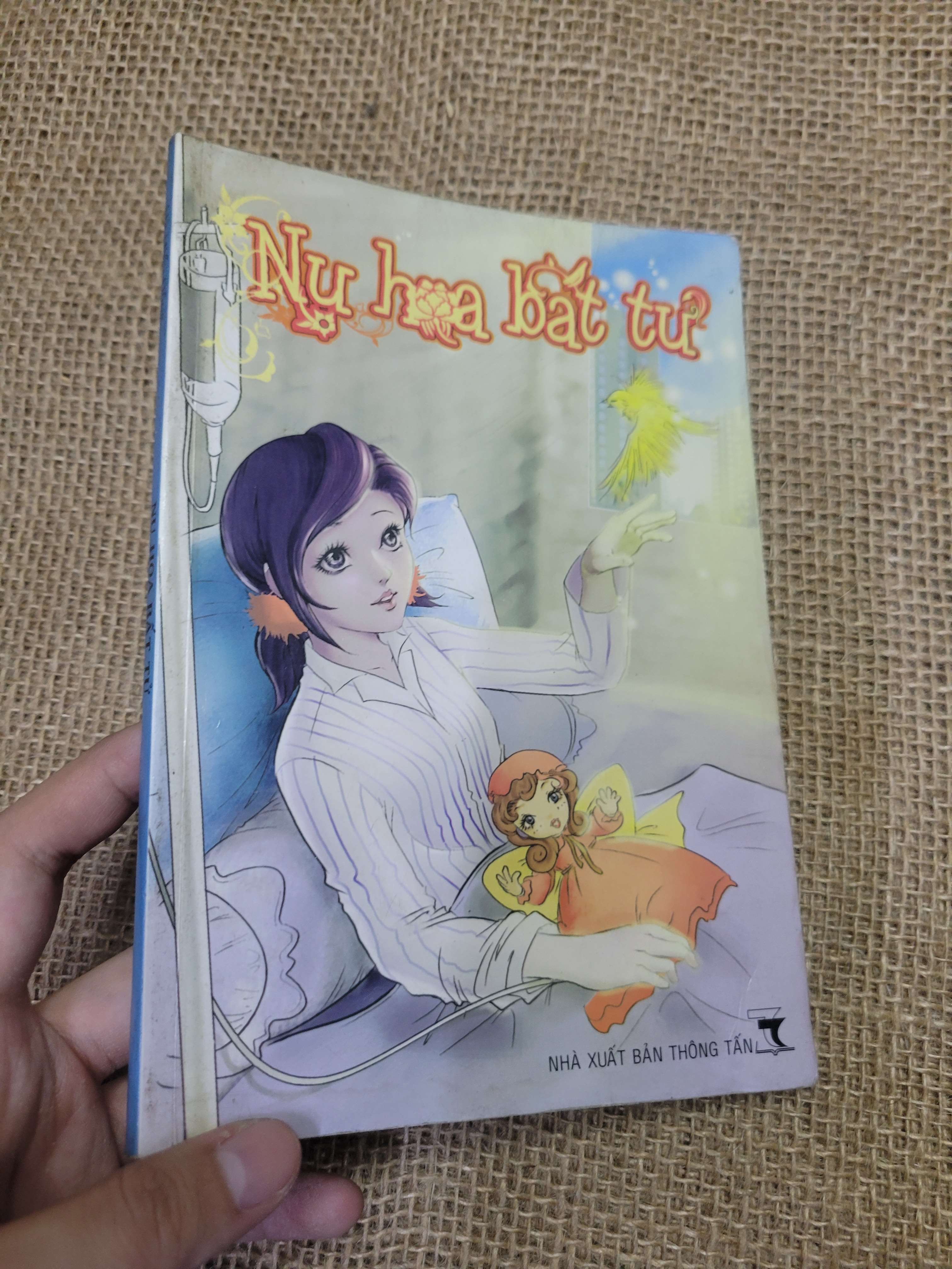 Nụ hoa bất tử 2007 mới 80% bẩn bìa, ố (Sách văn học) HLSC