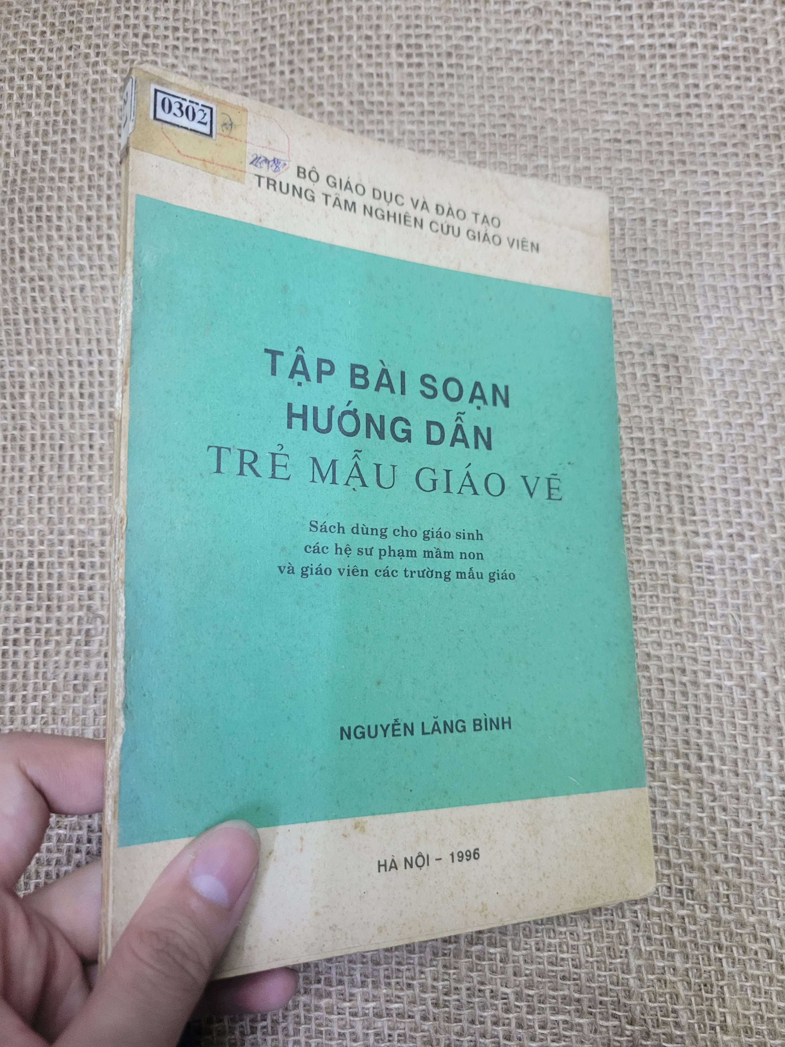 TẬP BÀI SOẠN HƯỚNG DẪN TRẺ MẪU GIÁO VẼ - NGUYỄN LĂNG BÌNH 1996 mới 70% bẩn bìa, ố, có mộc (Sách giáo khoa - giáo trình) HLSC