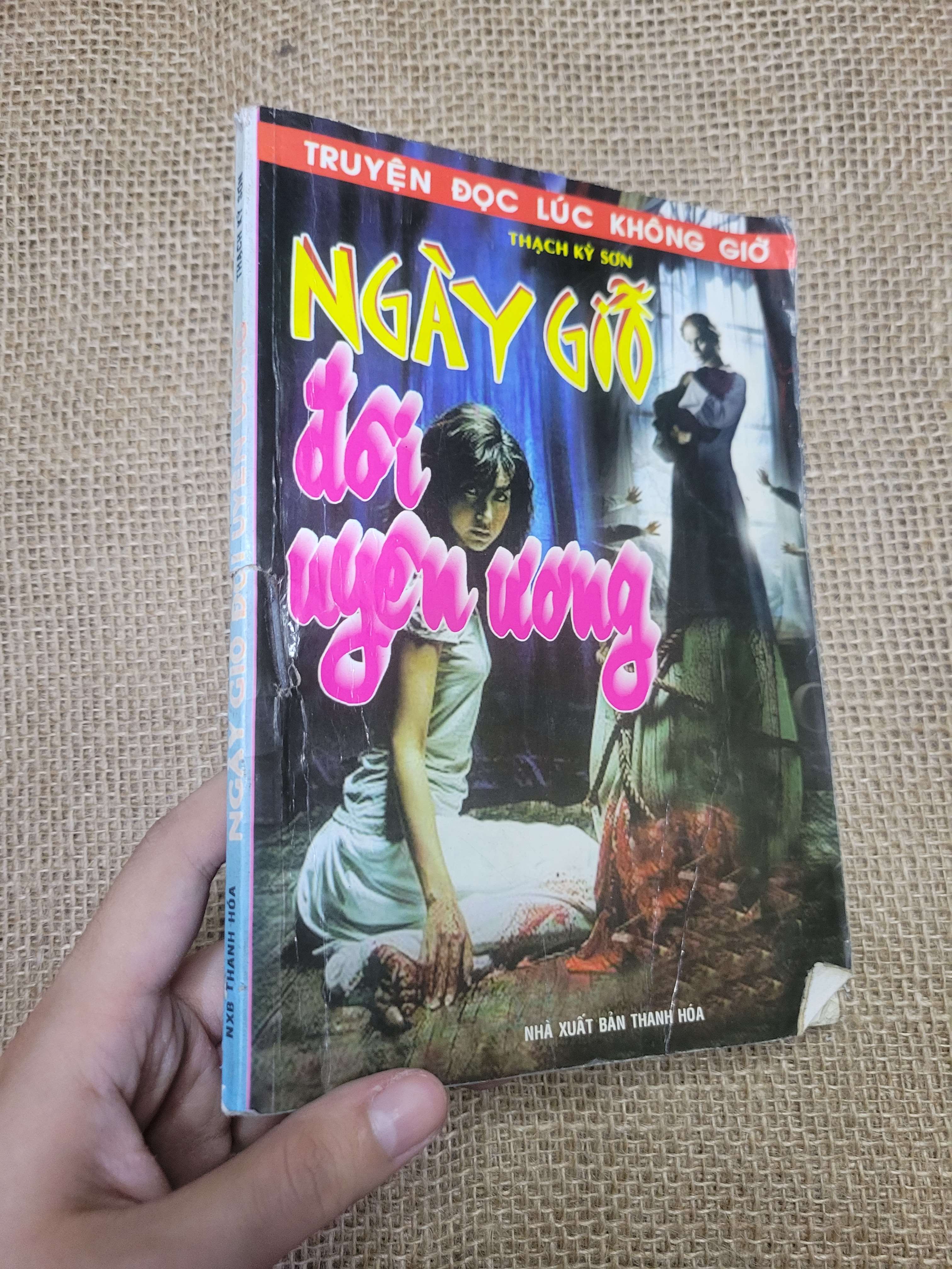 Ngày Giỗ Đôi Uyên Ương - Thạch Kỳ Sơn 2010 mới 60% bẩn bìa, ố, bị ẩm, rách bìa (Sách văn học) HLSC