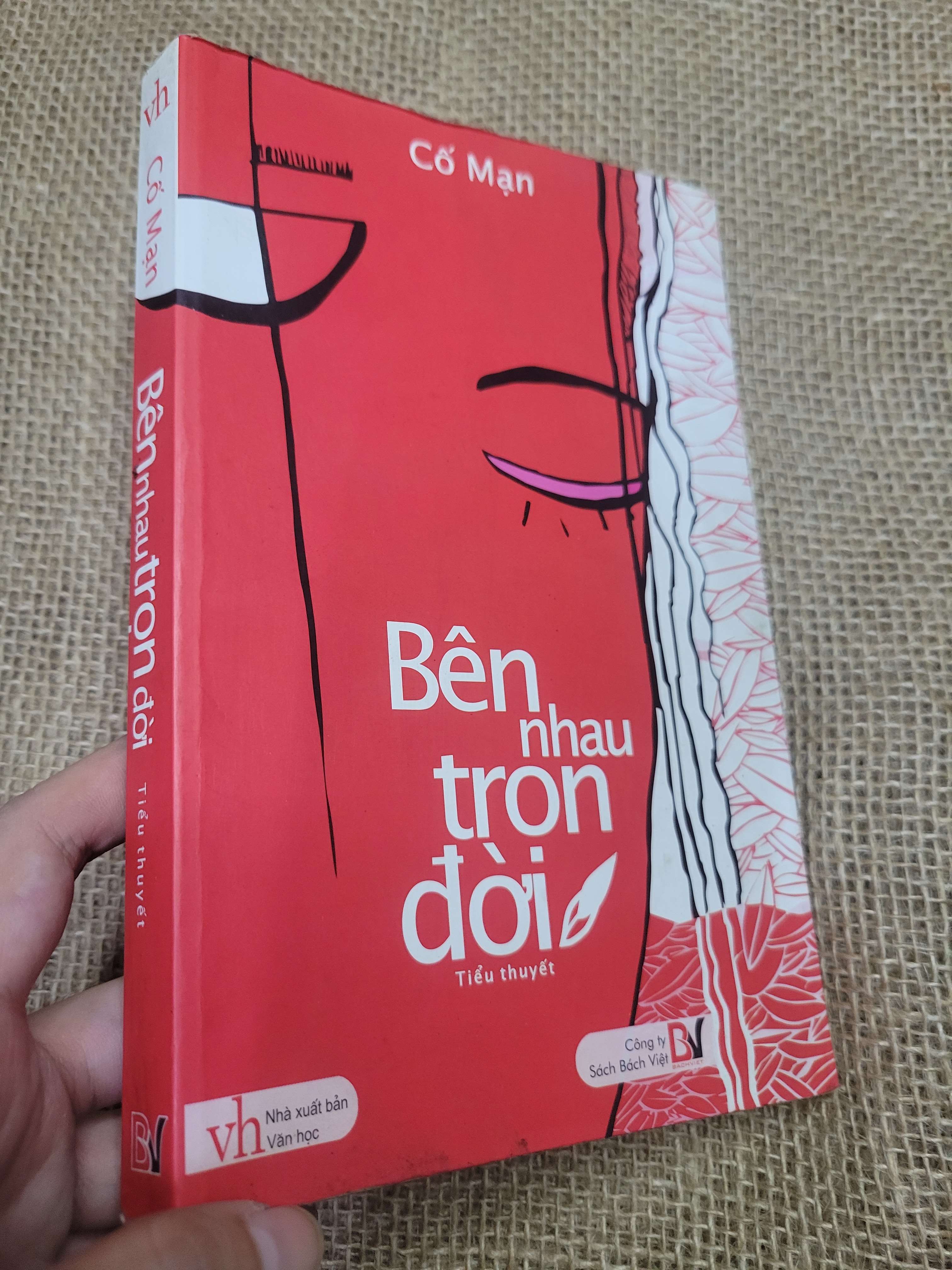 Bên nhau trọn đời - Cố Mạn 2010 mới 80% bẩn bìa, ố (Sách văn học) HLSC