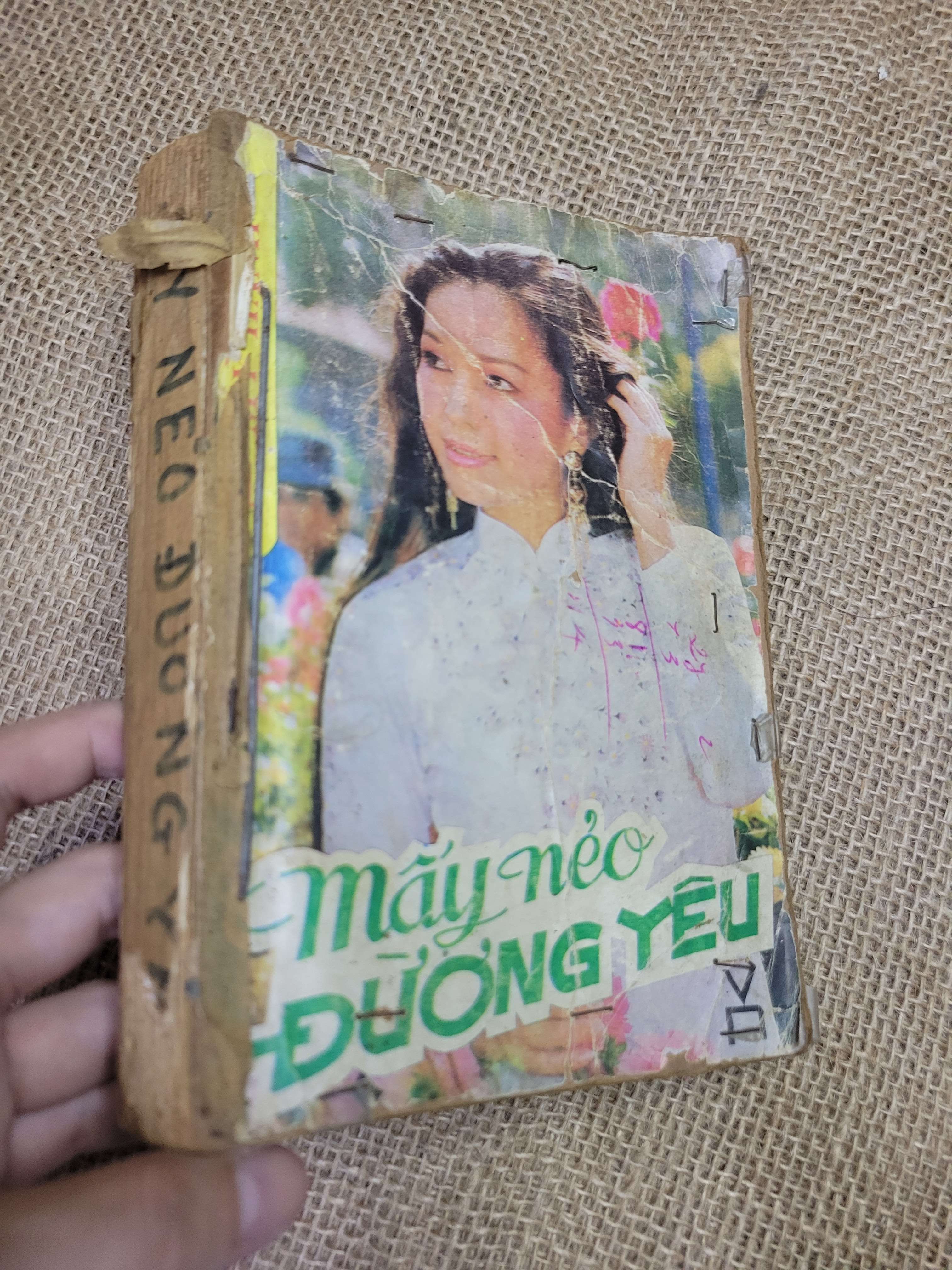MẤY NẺO ĐƯỜNG YÊU tập 1 - MỸ HẠNH 1992 mới 70% bẩn bìa, ố (Sách văn học) HLSC