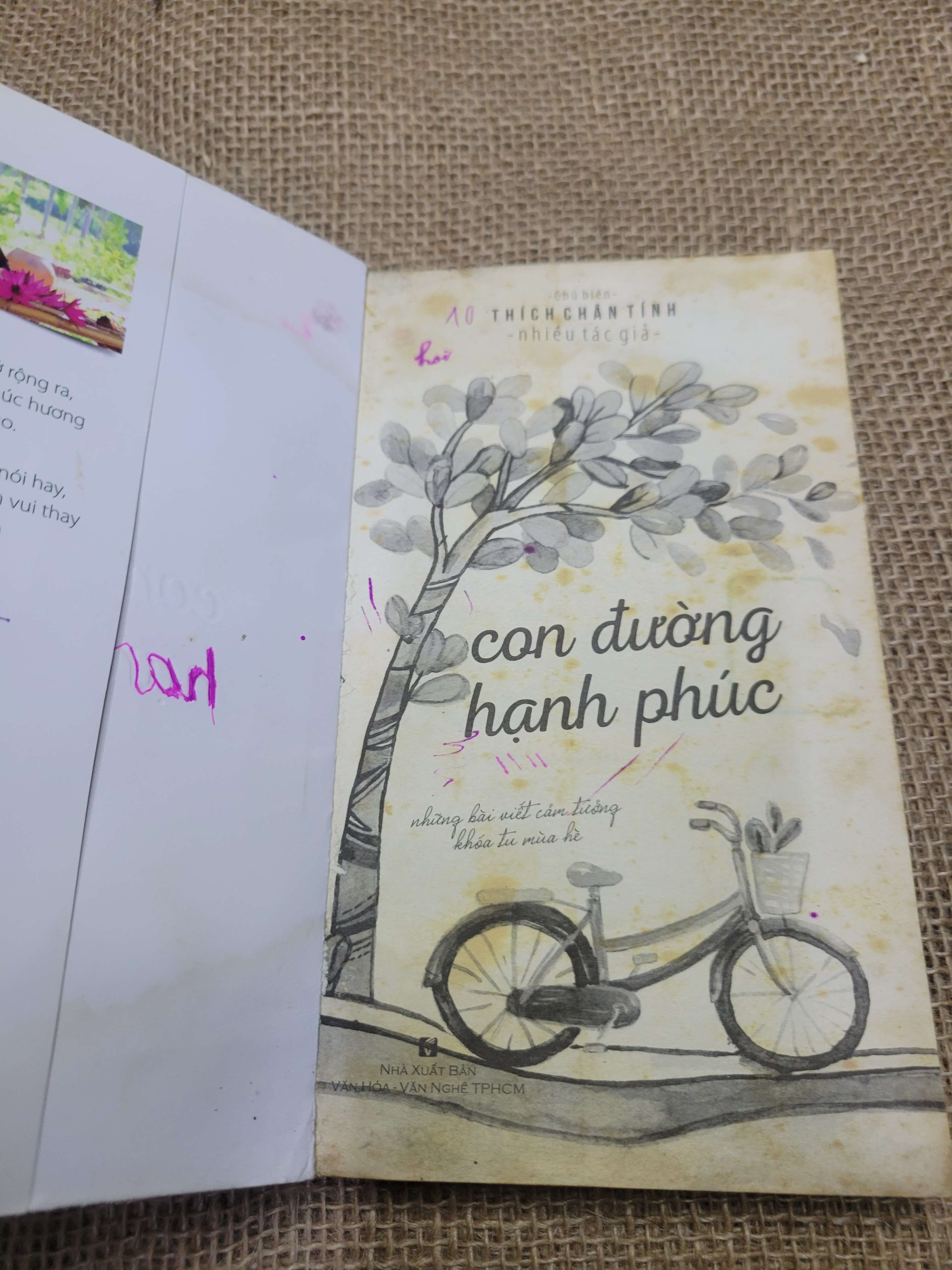 Con đường hạnh phúc - Thích Chân Tính 2019 mới 60% bẩn bìa, ố, có hình dán, có chữ viết, bị ẩm, có vệt nước (Sách tôn giáo - tâm linh) HLSC