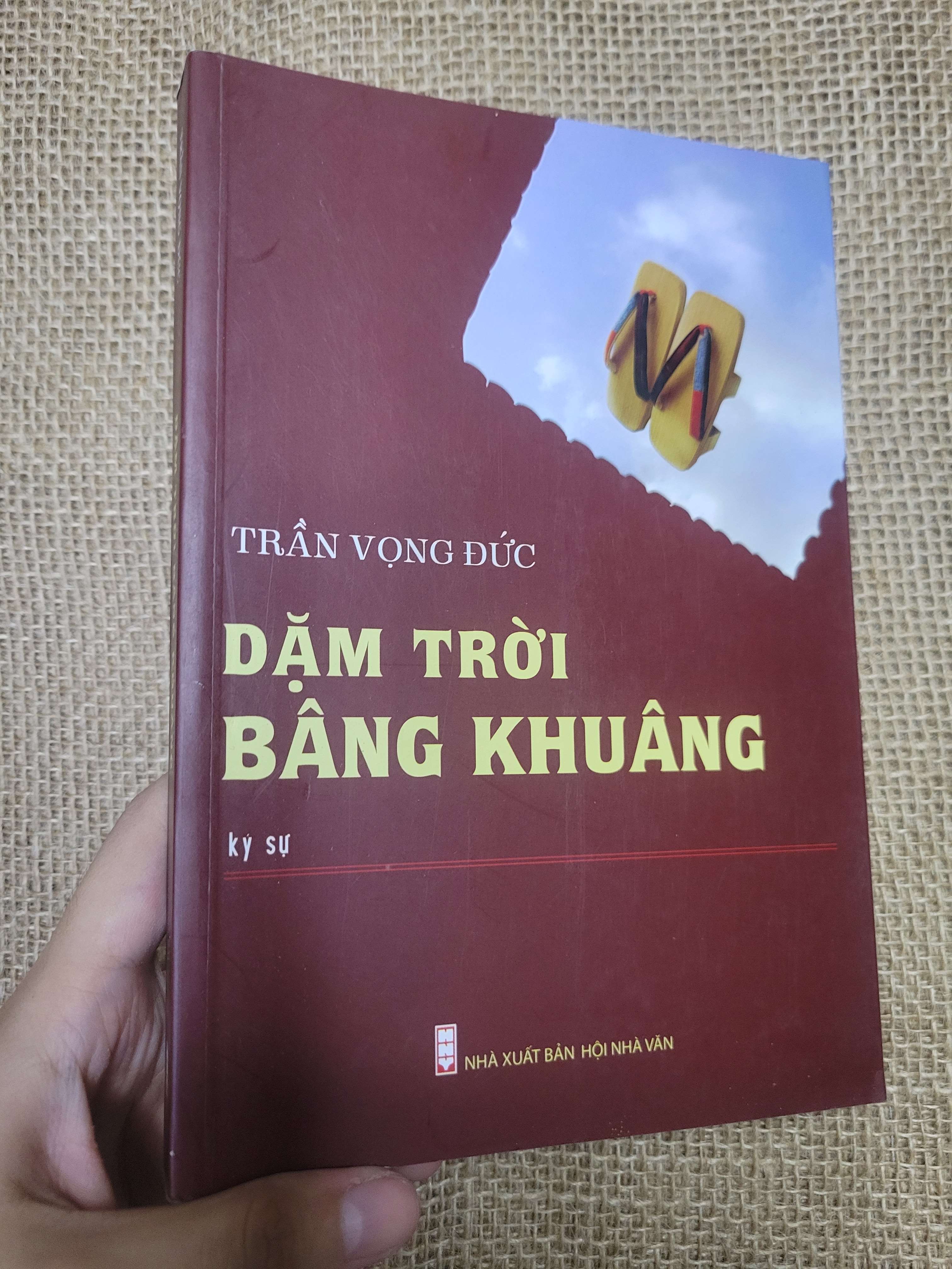 Dặm Trời Bâng Khuâng - Trần Vọng Đức 2022 mới 90% bẩn nhẹ (Sách văn học) HLSC
