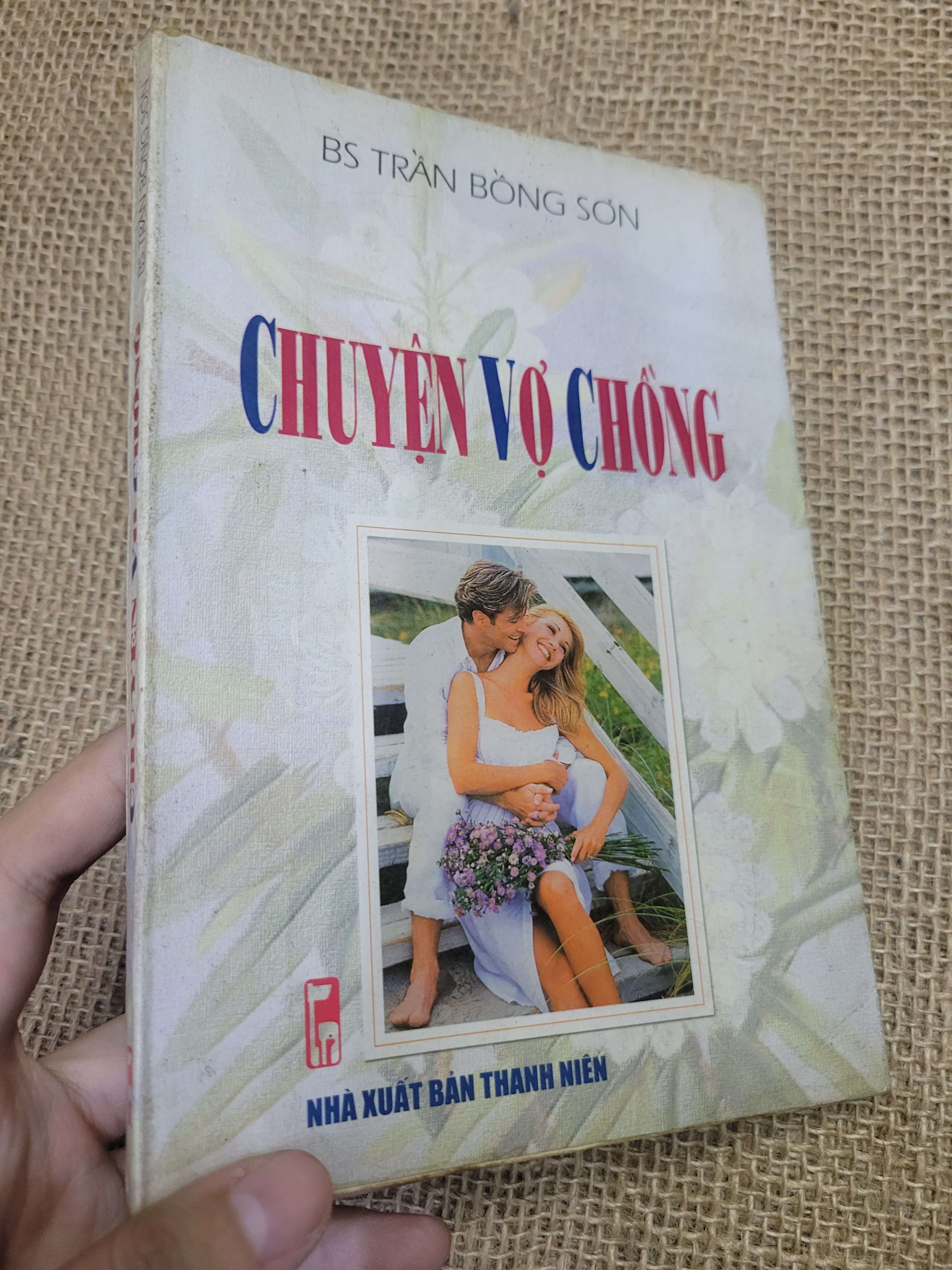 CHUYỆN VỢ CHỒNG - BS TRẦN BỒNG SƠN 2000 mới 80% bẩn bìa, ố, có chữ viết (Sách kiến thức tổng hợp) HLSC