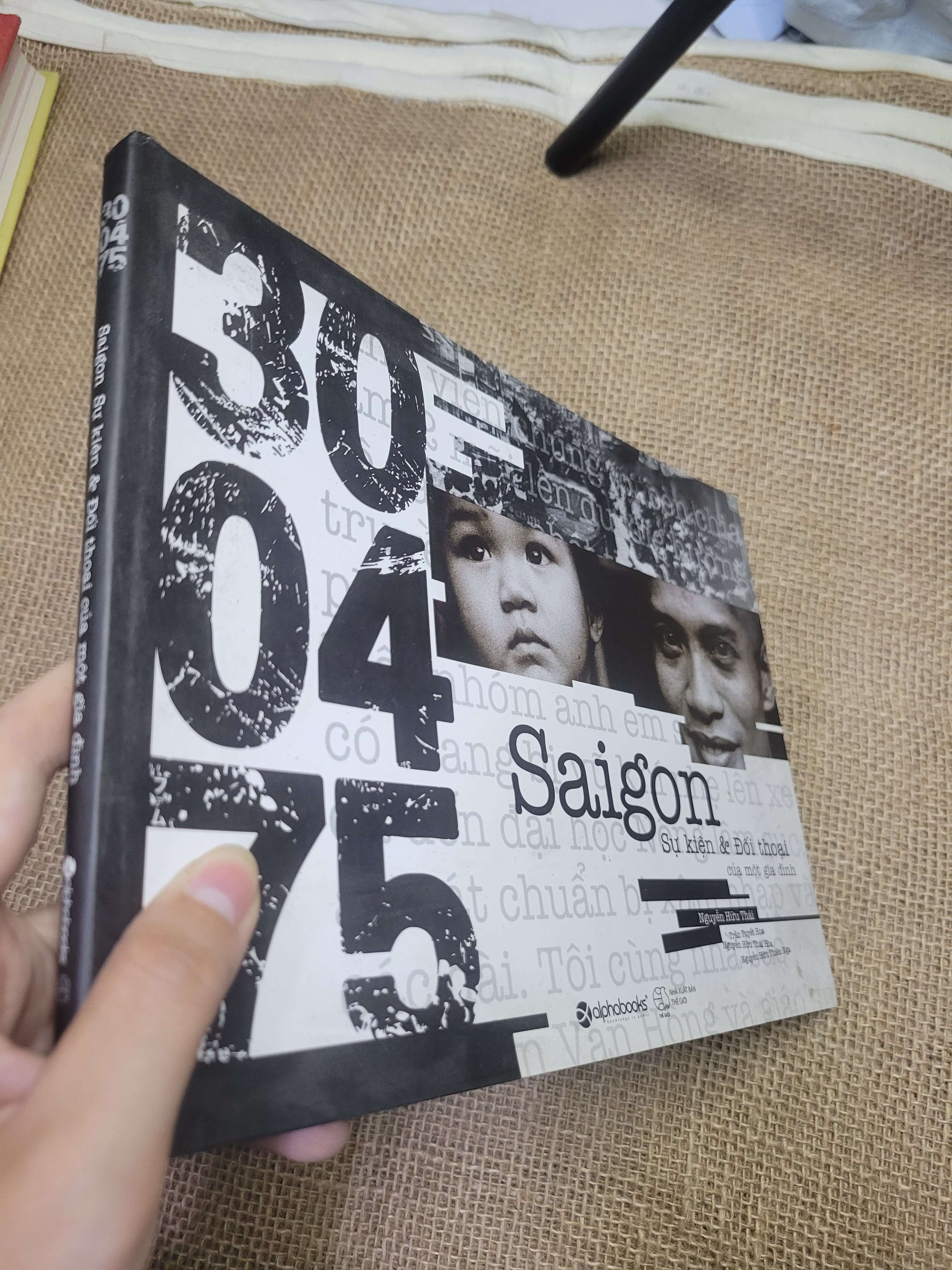 30 04 75 Saigon - Sự kiện & Đối thoại của một gia đình - Nguyễn Hữu Thái, Trần Tuyết Hoa, Nguyễn Hữu Thiên Nga mới 90% bẩn bìa (Sách lịch sử - triết học) NENA