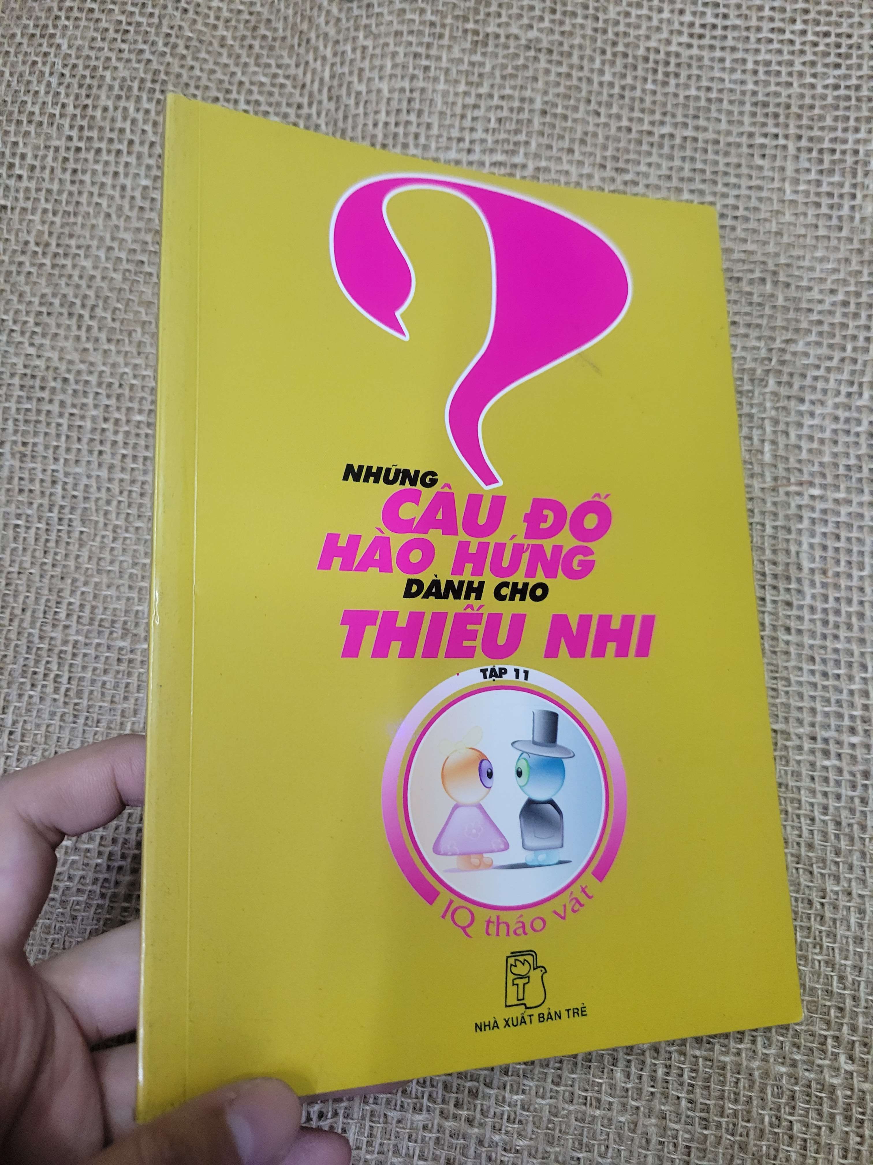 NHỮNG CÂU ĐỐ HÁO HỨNG DÀNH CHO THIẾU NHI tập 11 2009 mới 80% bẩn bìa, ố (Sách thiếu nhi) HLSC
