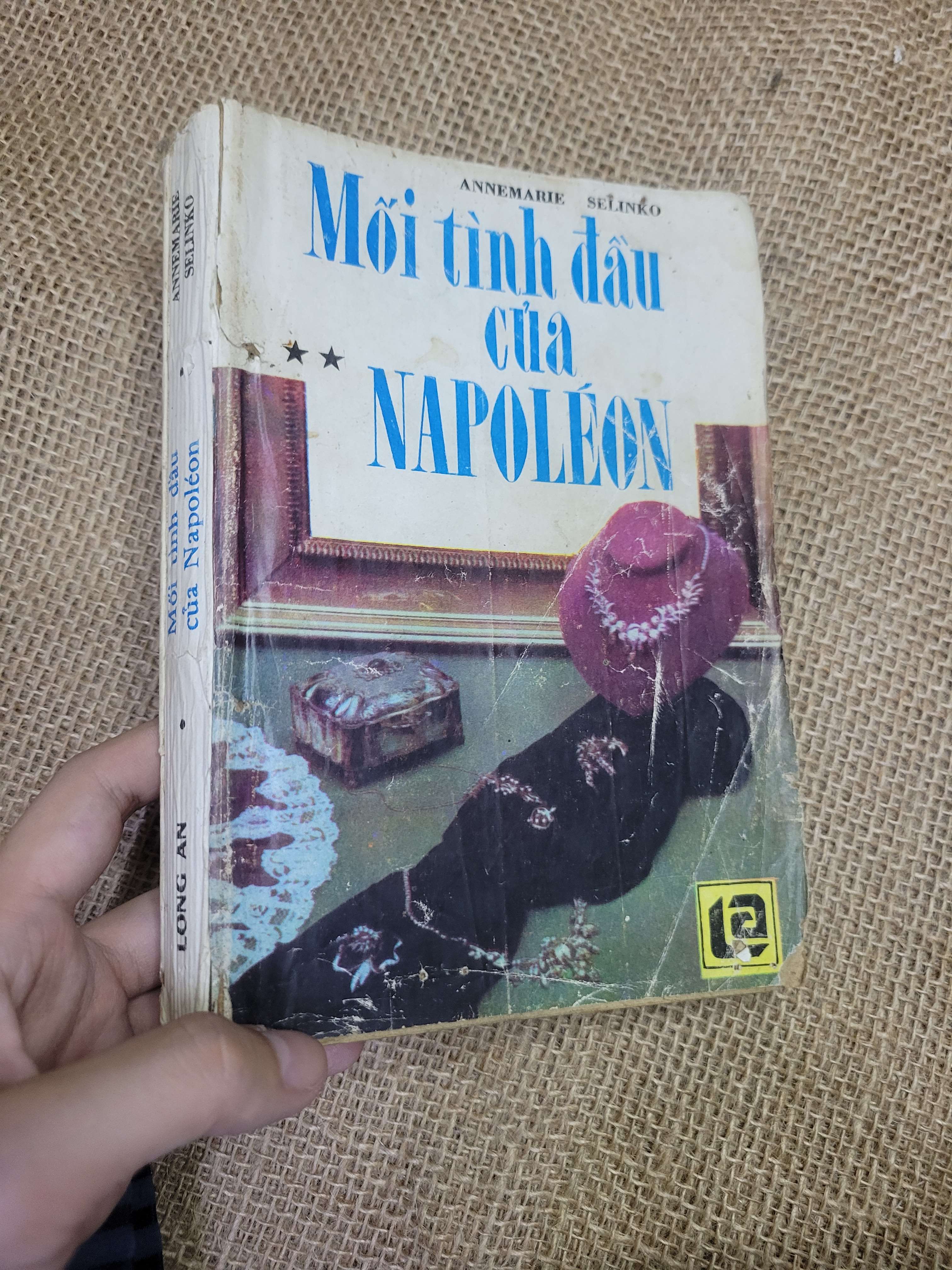 Mối tình đầu của Napoléon tập 2 - Annemarie Selinko mới 70% bẩn bìa, ố, tróc gáy, rách bìa, có chữ viết (Sách văn học) HLSC