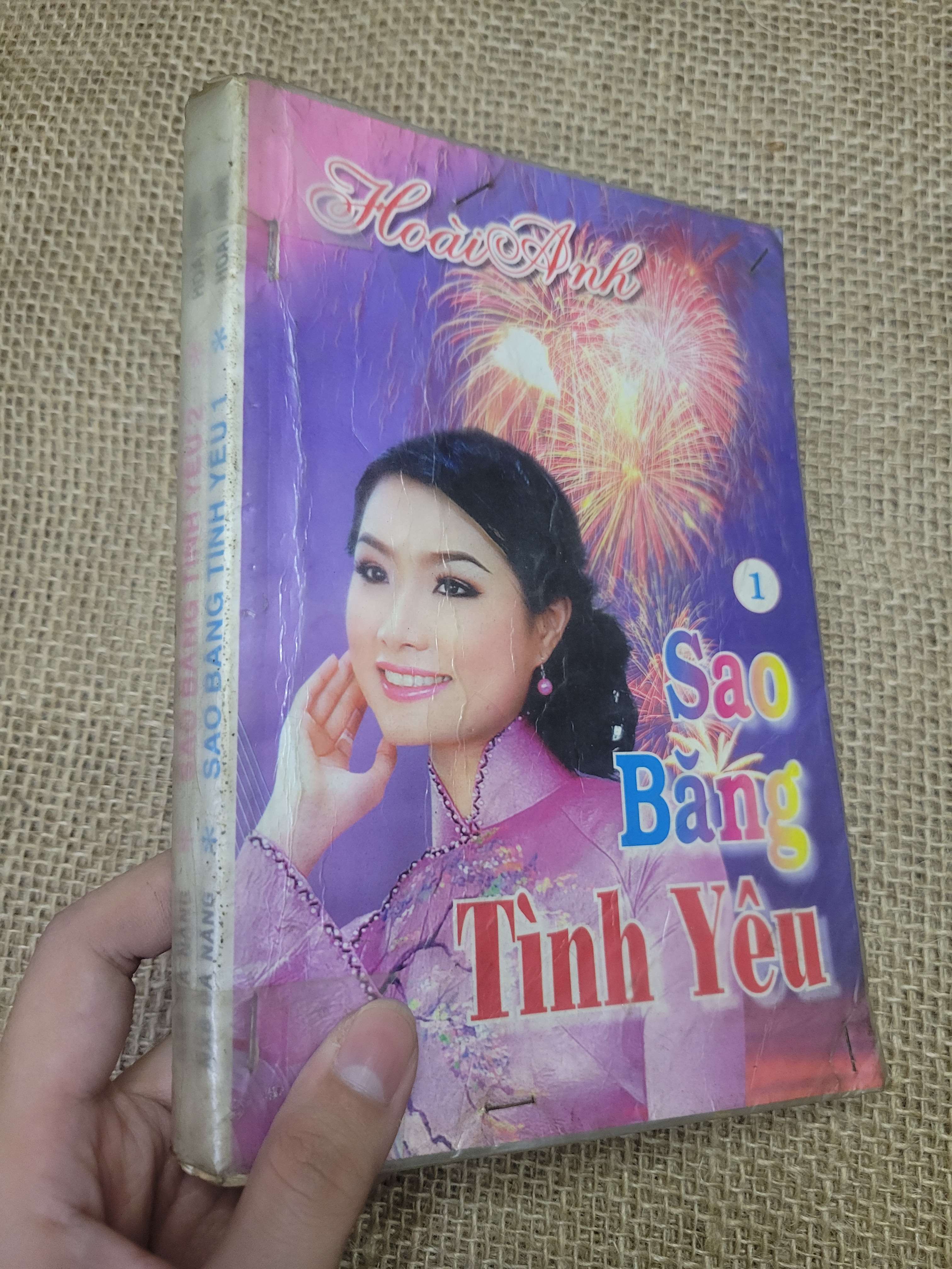 2 cuốn Sao Băng Tình Yêu - Hoài Anh 2008 mới 80% bẩn bìa, ố, có chữ viết, rách trang (Sách văn học) HCM