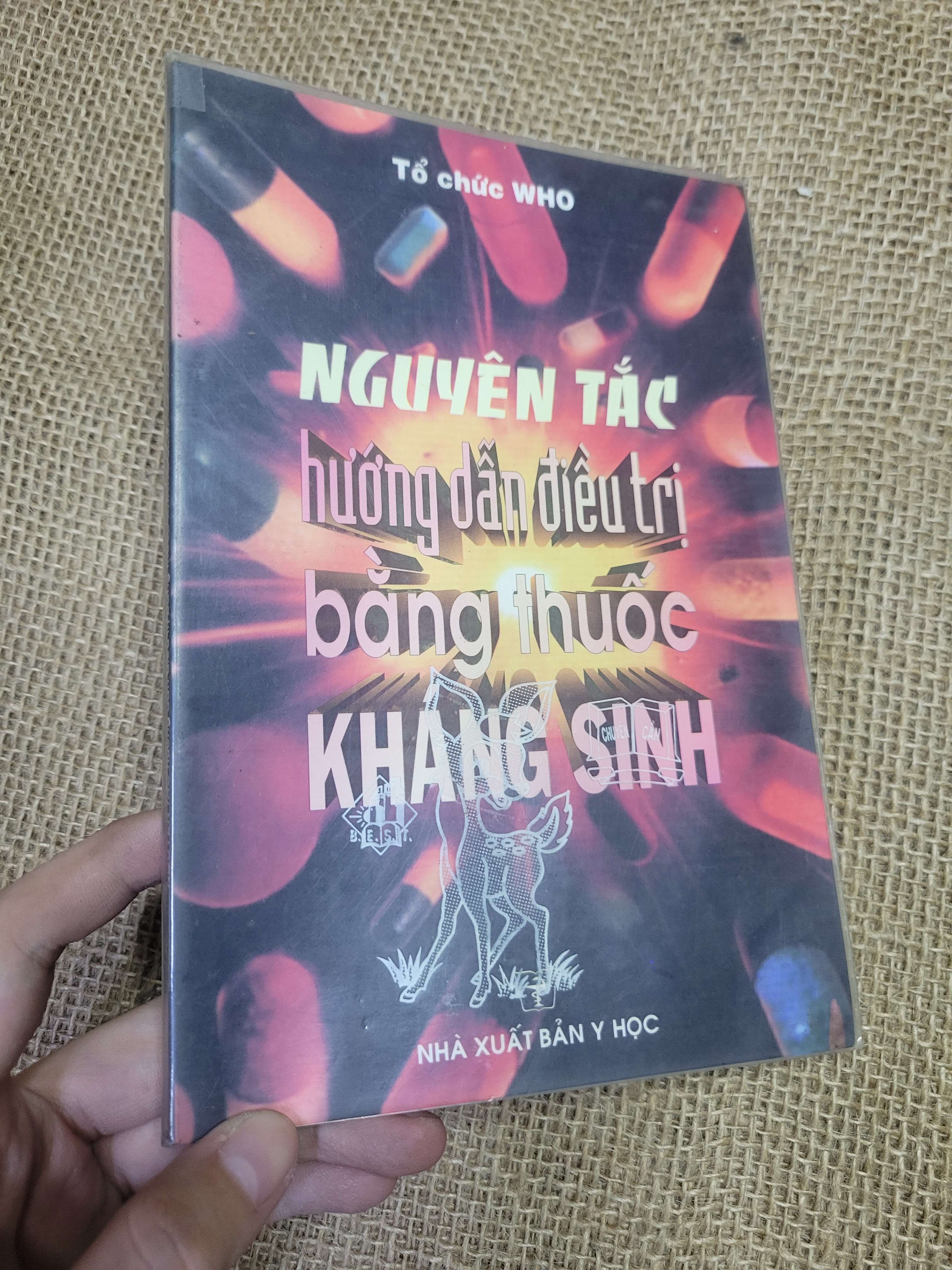 NGUYÊN TẮC hướng dẫn điều trị bằng thuốc KHÁNG SINH - Tổ chức WHO 2001 mới 70% bẩn bìa, ố (Sách Y học - Sức khỏe - Thể thao) HLSC