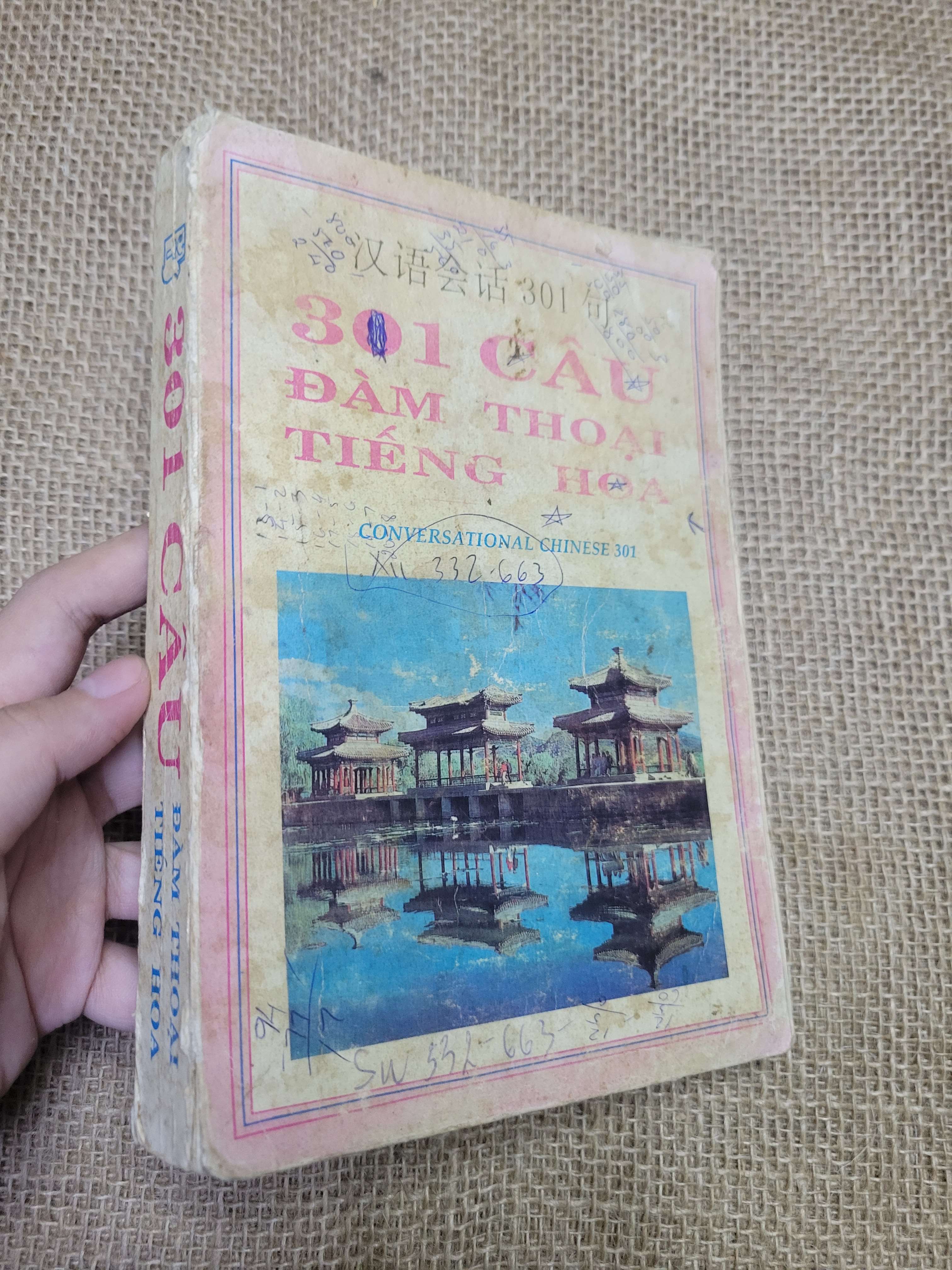 301 Câu Đàm Thoại Tiếng Hoa 1993 mới 70% bẩn bìa, ố, có vệt nước, tróc gáy tróc bìa (Sách học tiếng Trung) HLSC