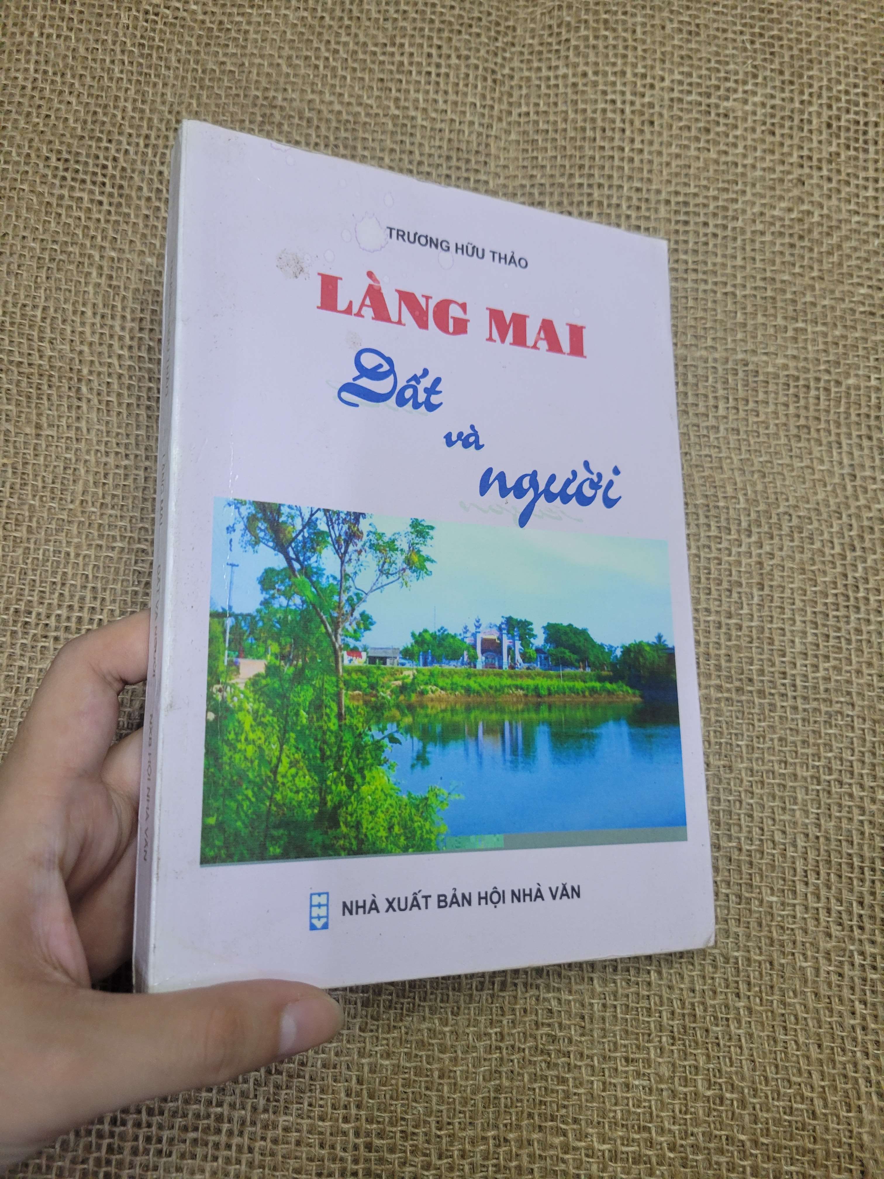Làng Mai Đất và người - Trương Hữu Thảo 2011 mới 80% bẩn bìa, ố (Lịch sử Việt Nam) HLSC