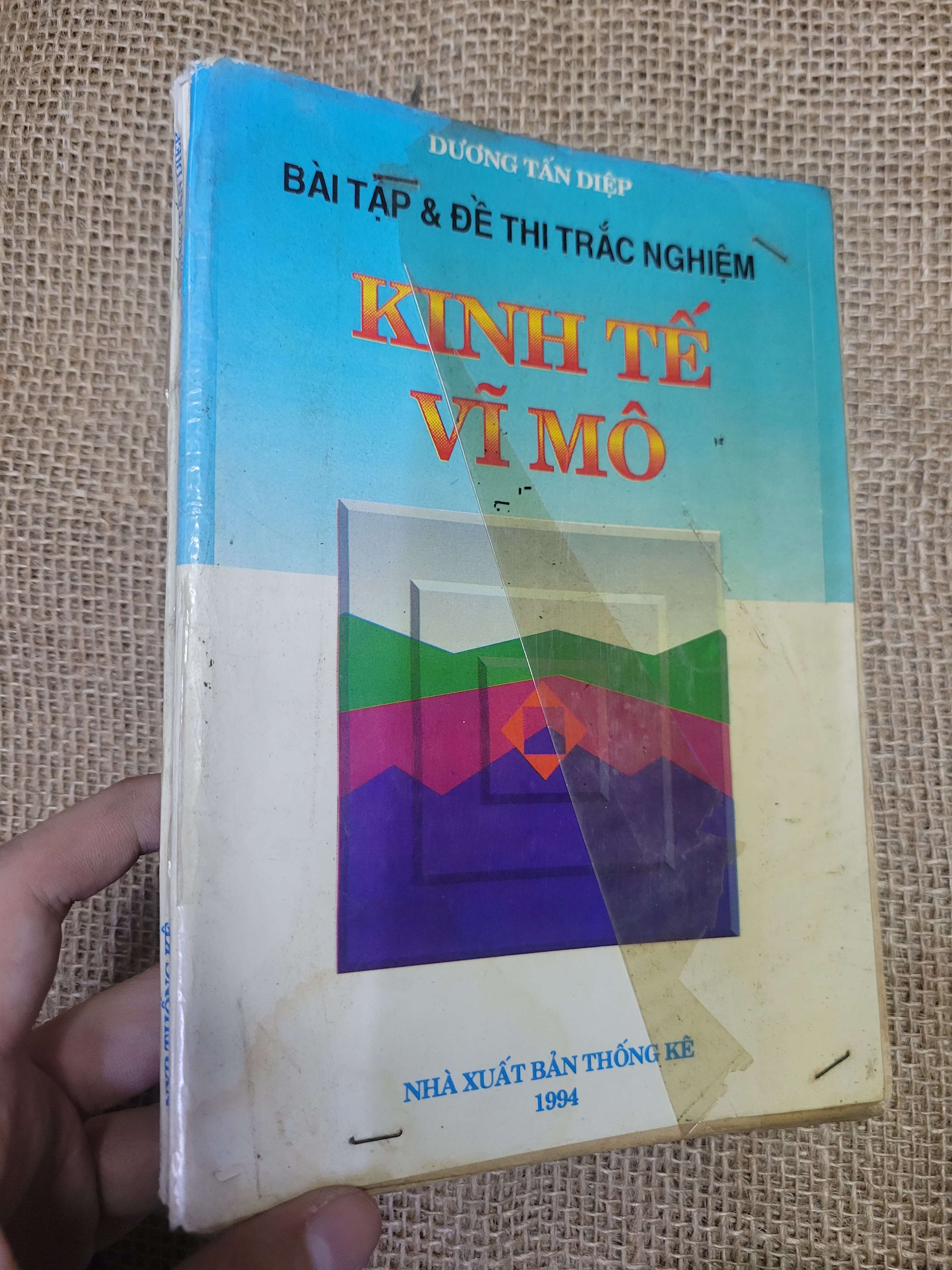 Bài Tập & Đề Thi Trắc Nghiệm Kinh Tế Vĩ Mô - Dương Tấn Diệp 1994 mới 80% bẩn bìa, ố, có vệt nước, có chữ viết (Sách giáo khoa - giáo trình) HLSC