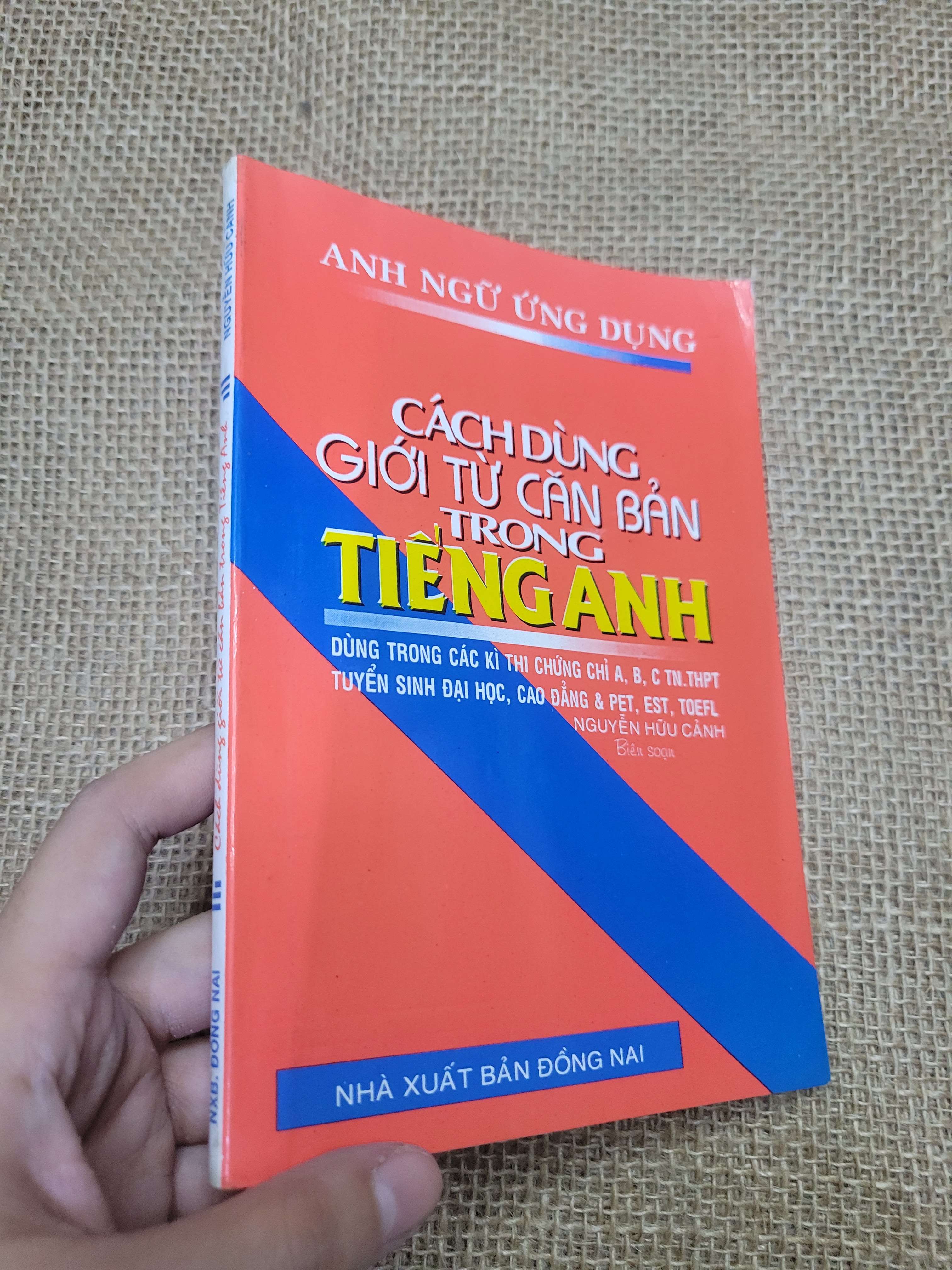 Cách Dùng Giới Từ Căn Bản Trong Tiếng Anh - Nguyễn Hữu Cảnh 1998 mới 70% bẩn bìa, ố, có vệt nước (Sách tự học tiếng Anh) HLSC
