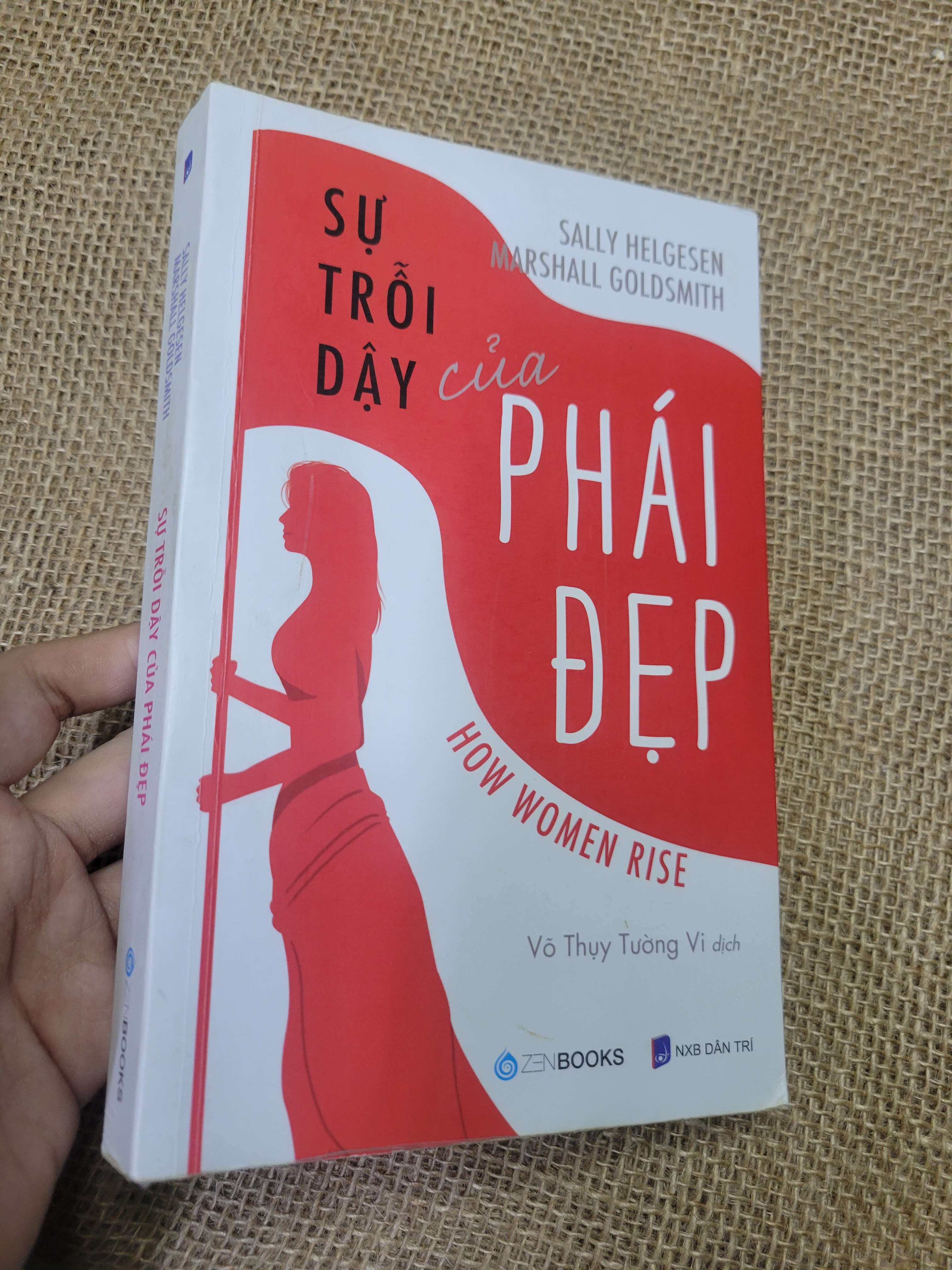 Sự Trỗi Dậy Của Phái Đẹp - Sally Helgesen, Marshall Goldsmith 2020 mới 90% bẩn bìa, ố (Sách kỹ năng) HLSC